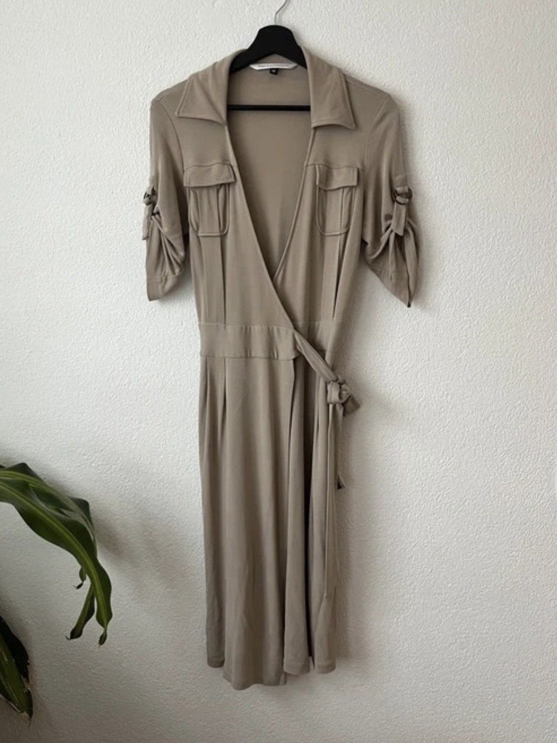 Diane von Furstenberg Diane von Furstenberg beige wrap dress M Size M / US 6-8 / IT 42-44 - 1 Thumbnail