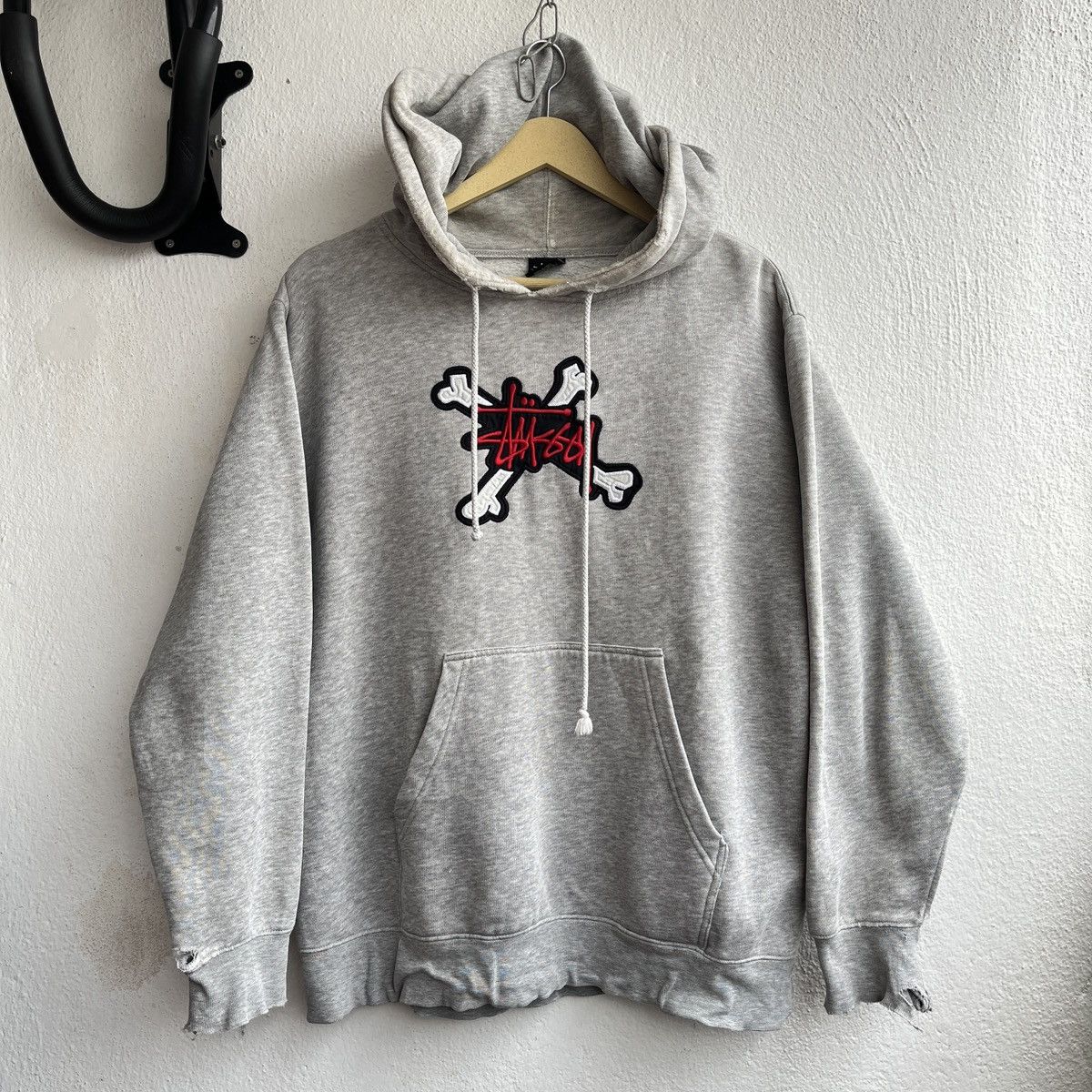 VINTAGE STUSSY SKULL BIG LOGO FRONT DISTRESSED HOODIE