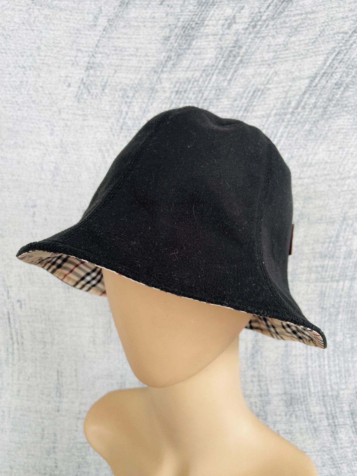 Burberry BURBERRY REVERSIBLE NOVA CHECK BUCKET HAT Size ONE SIZE - 8 Thumbnail