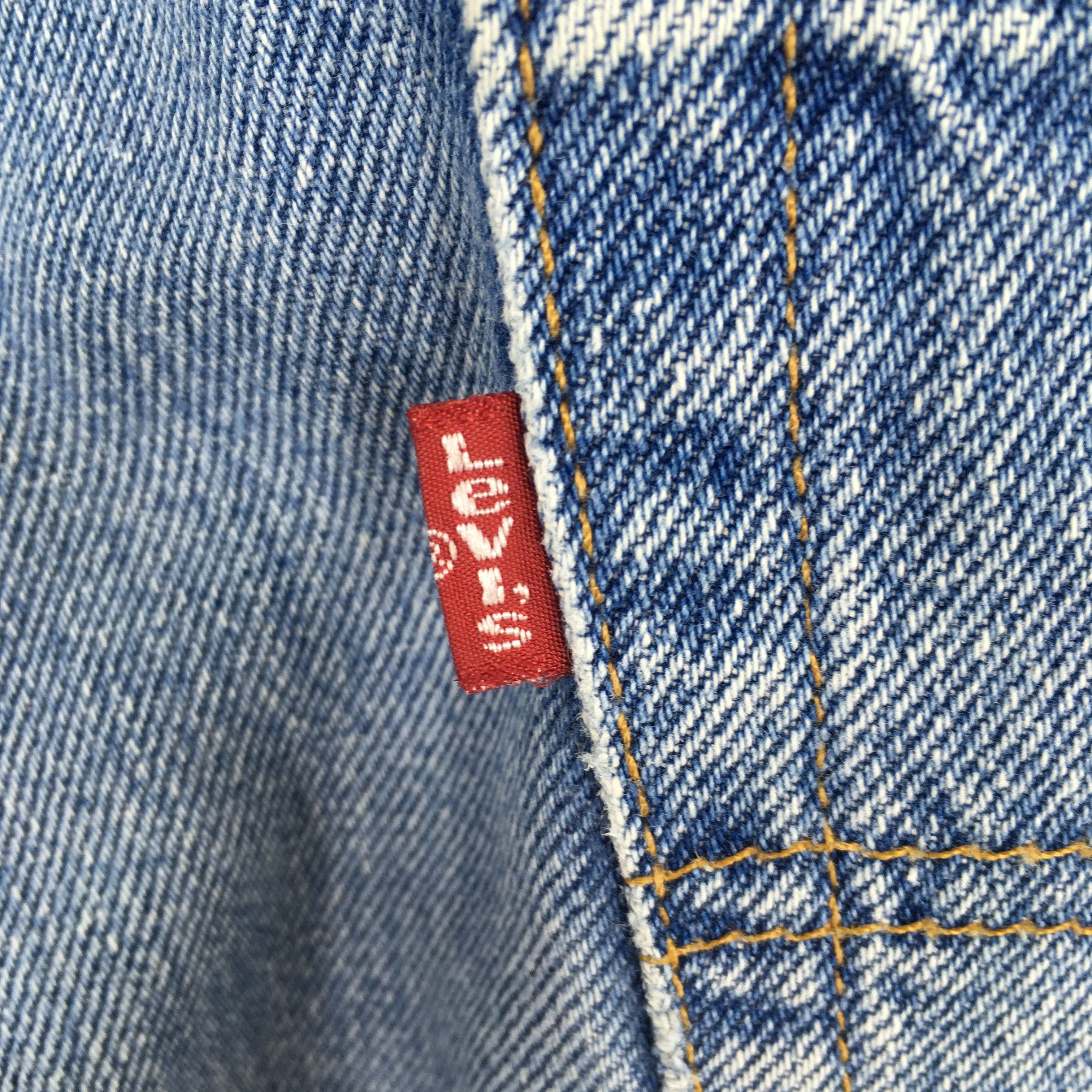 Levi's Size 33x30 Vintage Levi's 505 Light Wash Zipper Jeans S272 Size US 33 - 14 Thumbnail