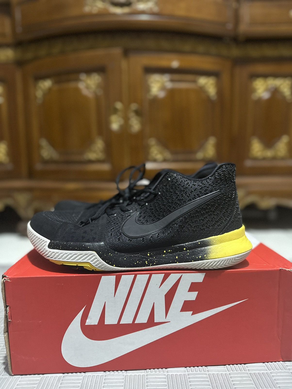 Nike Kyrie 3 BlackYellow Size US 10 / EU 43 - 2 Thumbnail