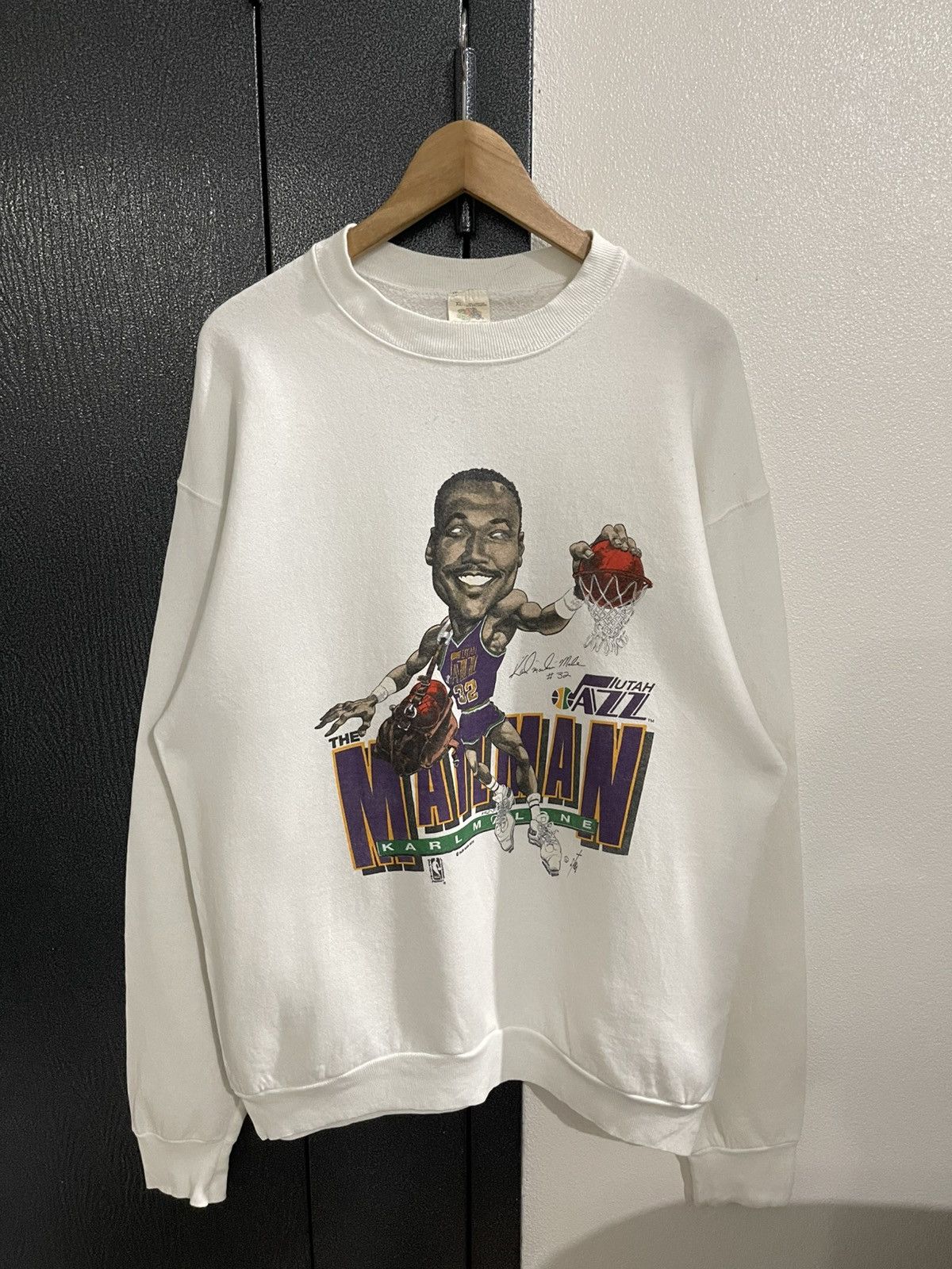 NBA Vintage NBA Utah Jazz Karl Malone The mailman Salem Tshirt Size US XL / EU 56 / 4 - 1 Thumbnail