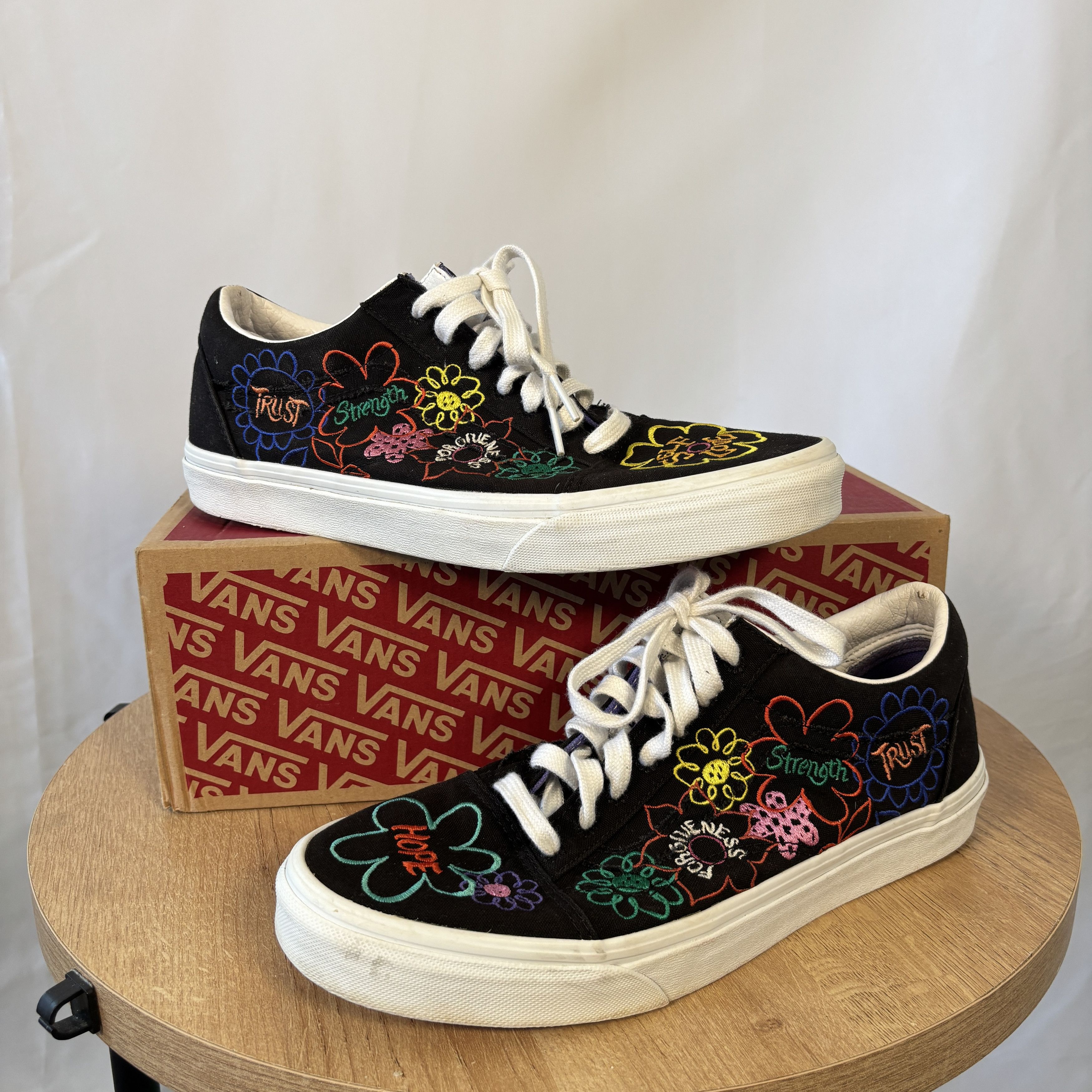 Vans Vans Cultivate Care Old Skool 9.5M Size US 9.5 / EU 42-43 - 1 Thumbnail