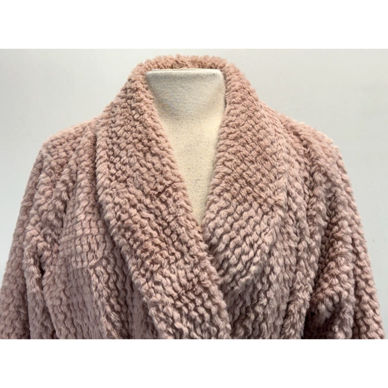 Vintage SOMA Plush Long Robe Women’s S/M Pink Belted Lined Textured Luxe Cozy Vict OR Womens (adjusted to compliance) Size ONE SIZE - 5 Thumbnail