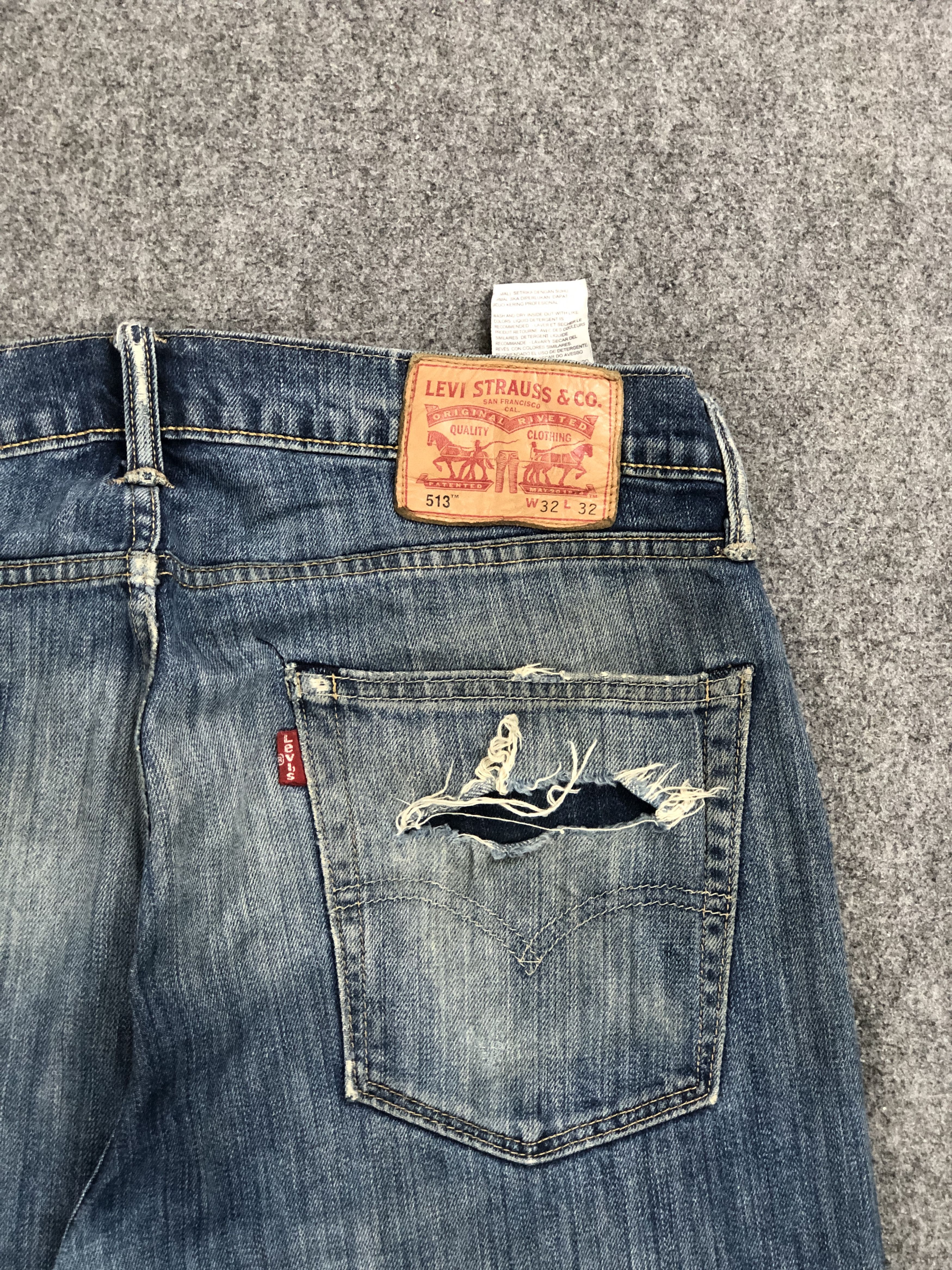 Levi's × Vintage Distressed Vintage Levi's 513 Faded Blue Jeans DP2248 Size US 33 - 16 Thumbnail