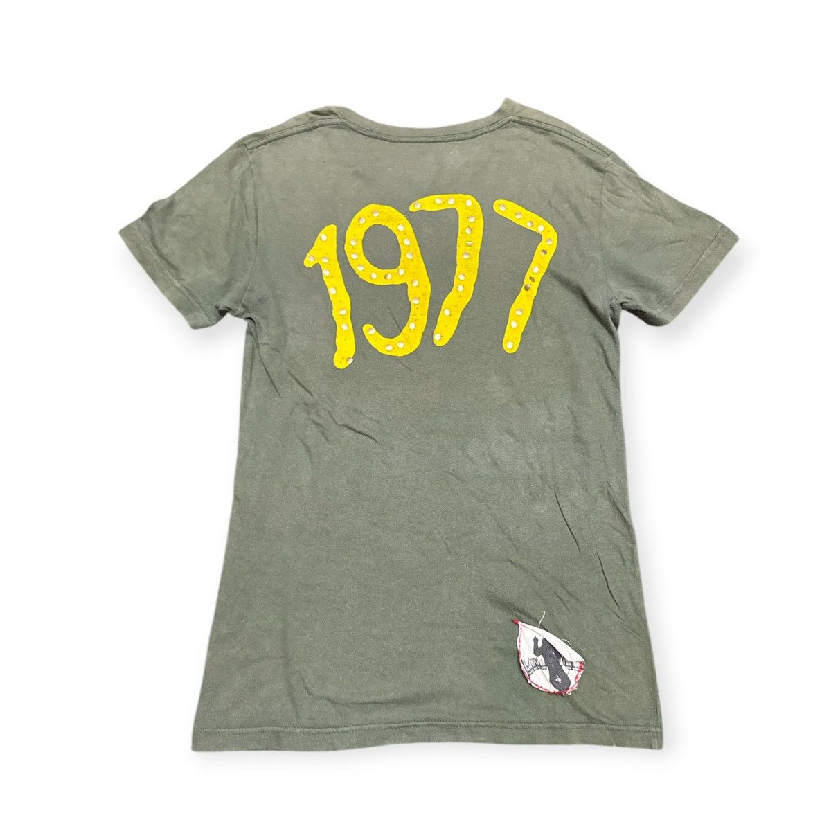 Band Tees The Clash 1977 Studed Tshirt Size US M / EU 48-50 / 2 - 6 Thumbnail