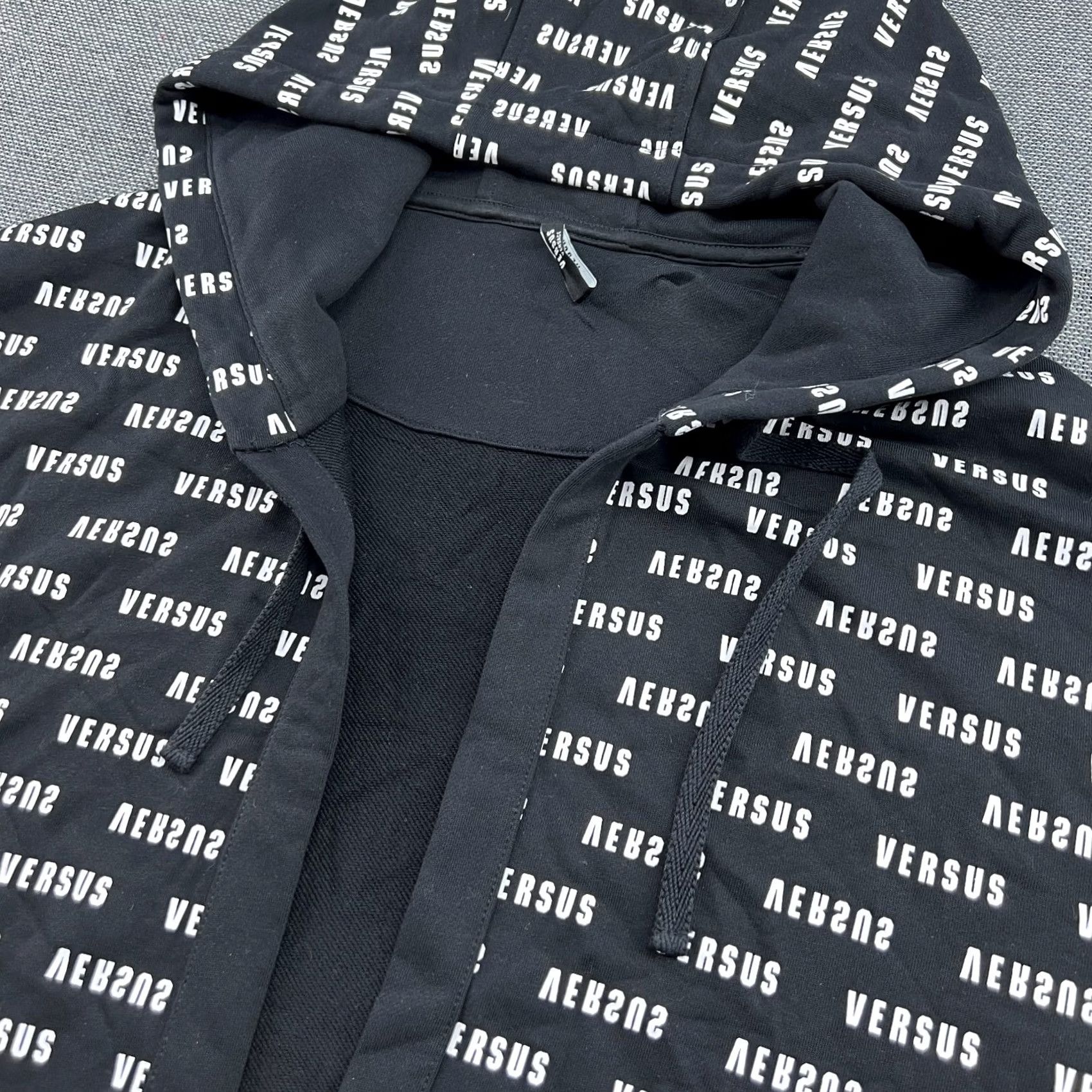 Versace Gianni Versace Versus Hoodie Sweatshirt XXL Drawstrings AOP Spellout Black White Mens Hooded Pockets Knit Cotton Canvas Pullover 2XL Size US XXL / EU 58 / 5 - 3 Thumbnail
