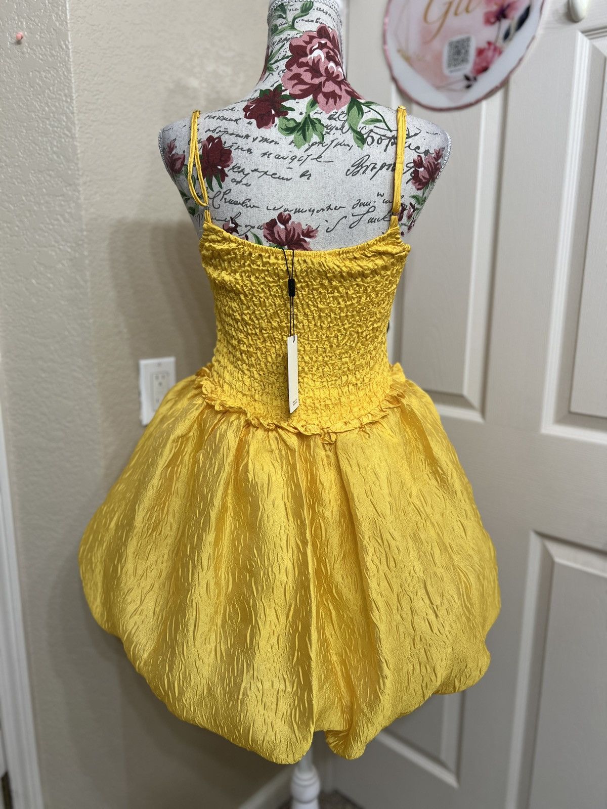 Anthropologie Anthropologie Yellow Smocked Mini Bubble Dress size M Size M / US 6-8 / IT 42-44 - 4 Thumbnail