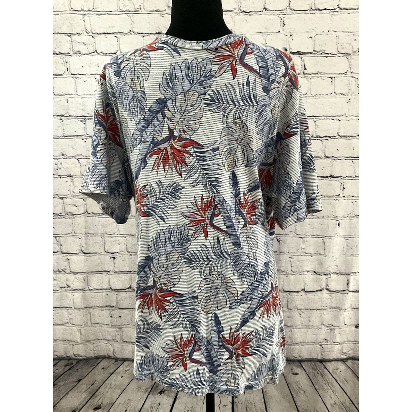Tommy Bahama VINTAGE Tommy Bahama Men's Shirt Blue Floral Hawaiian Short Sleeve Button-Up Casual Travel Mens XL? Size US L / EU 52-54 / 3 - 5 Thumbnail