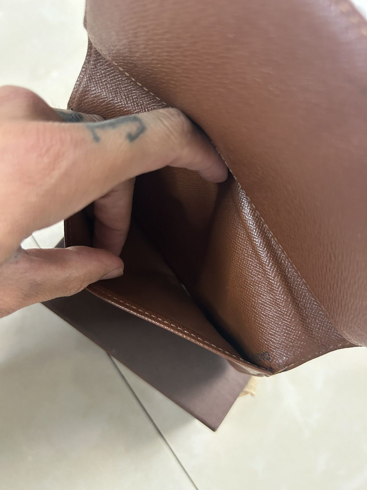 Louis Vuitton Louis Vuitton Checkbook Size ONE SIZE - 3 Thumbnail