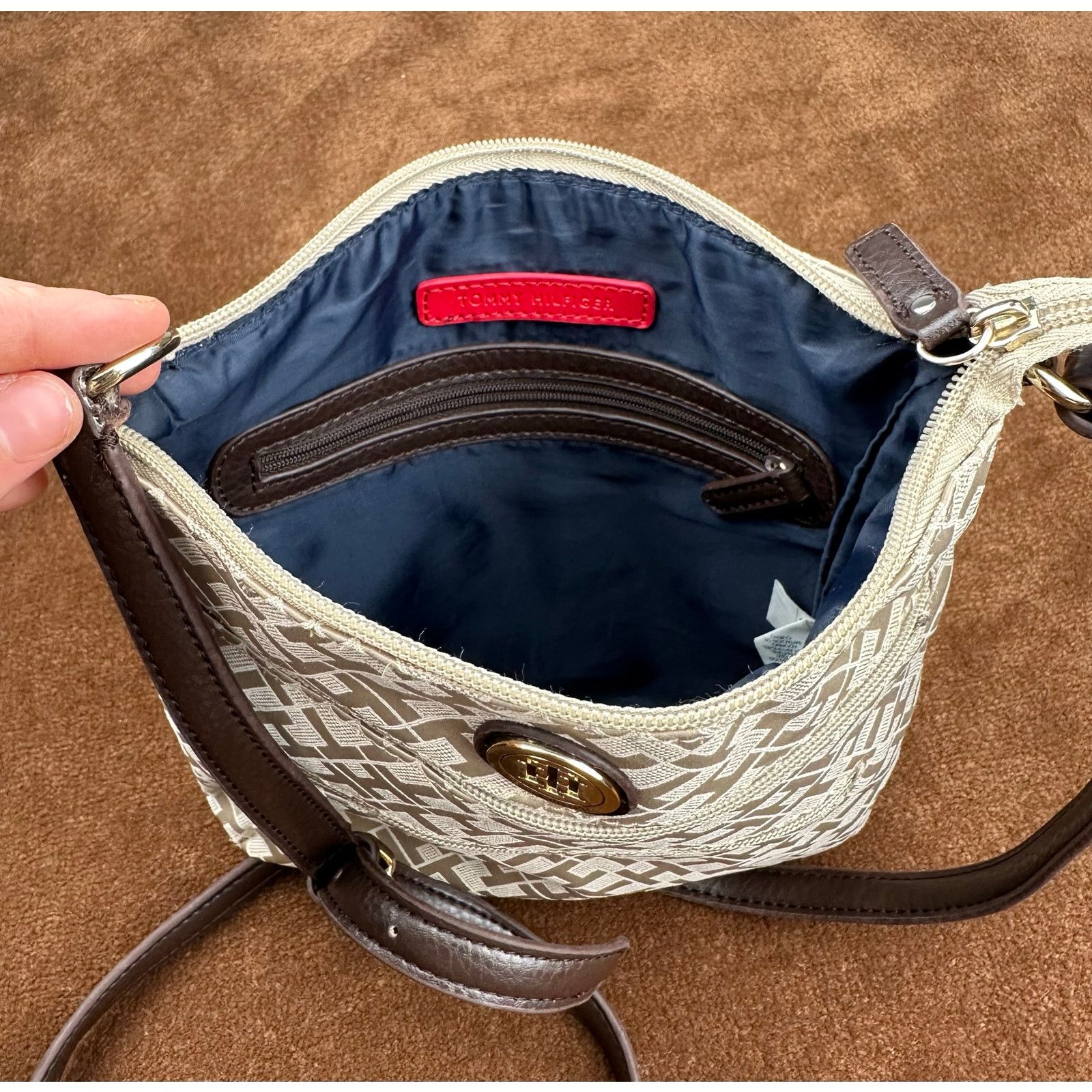 Tommy Hilfiger Tommy Hilfiger Tan Faux Leather TH Signature Med Purse Size ONE SIZE - 3 Thumbnail