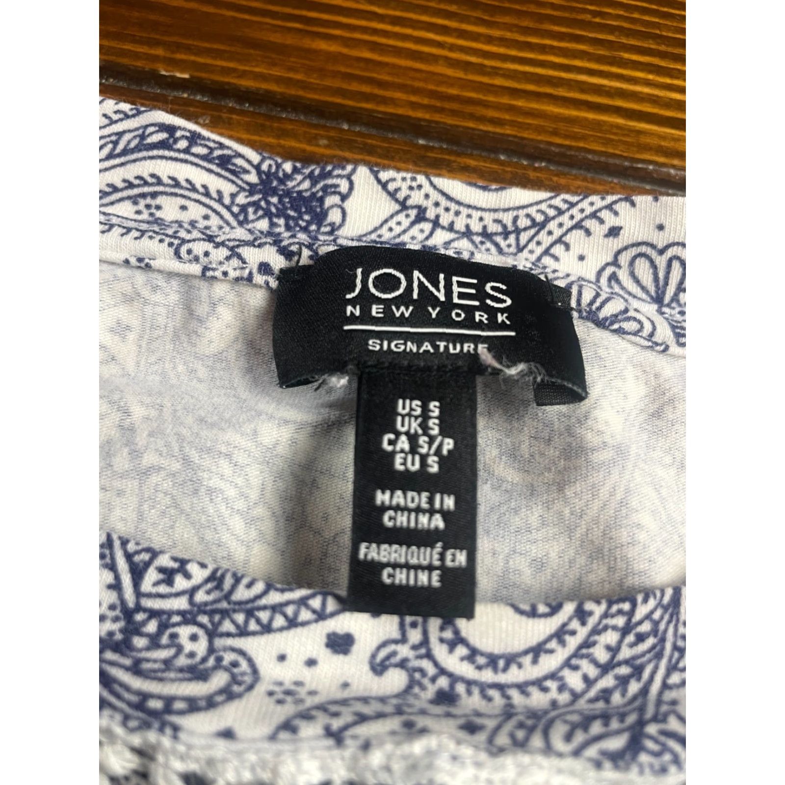Jones New York Jones New York Shirt Women's Small Blue White Short Sleeve Floral Blouse Size S / US 4 / IT 40 - 2 Thumbnail