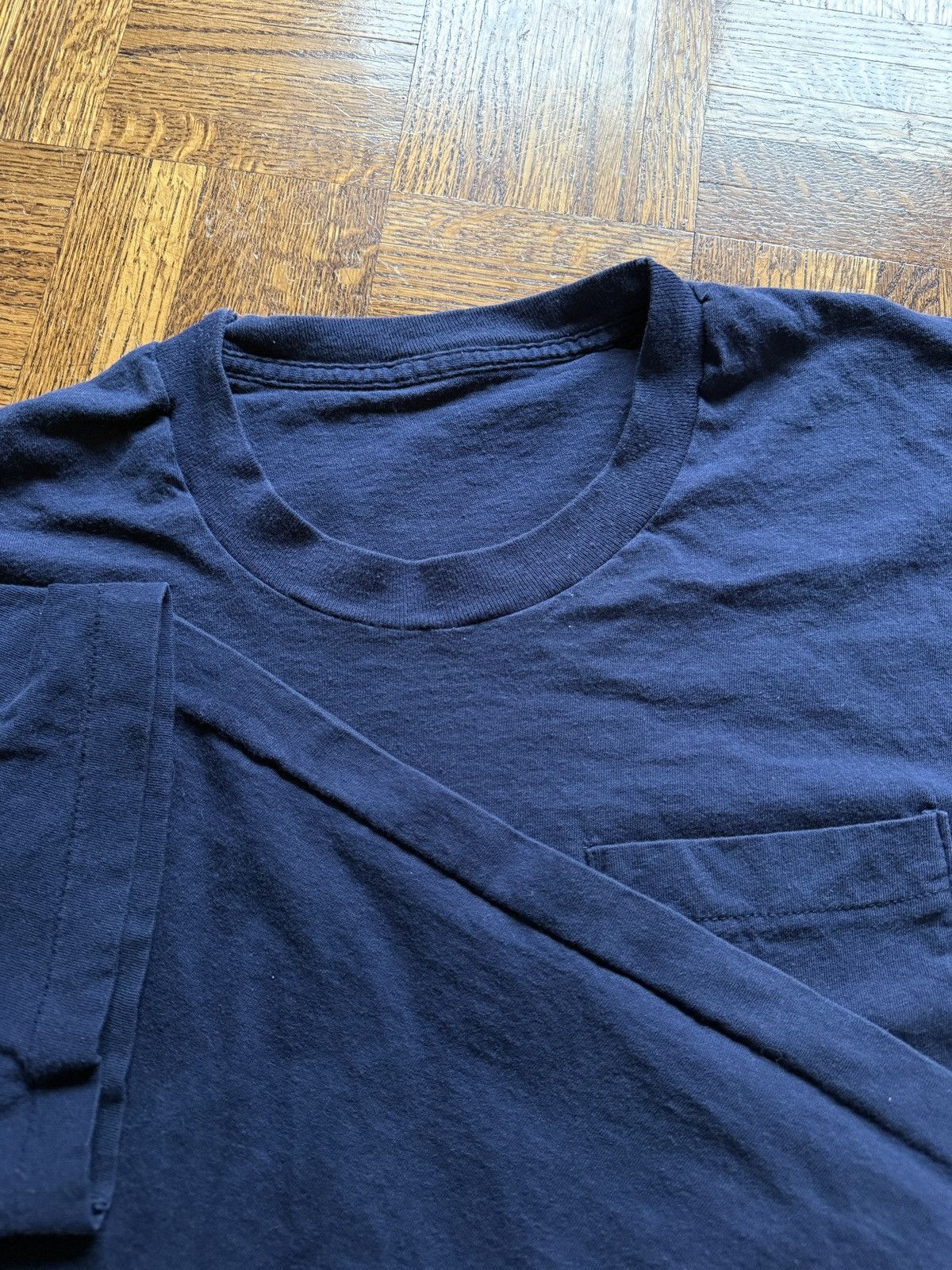 Vintage Vintage 90s Selvedge Pocket Navy Blank Tee Size US XXL / EU 58 / 5 - 2 Thumbnail