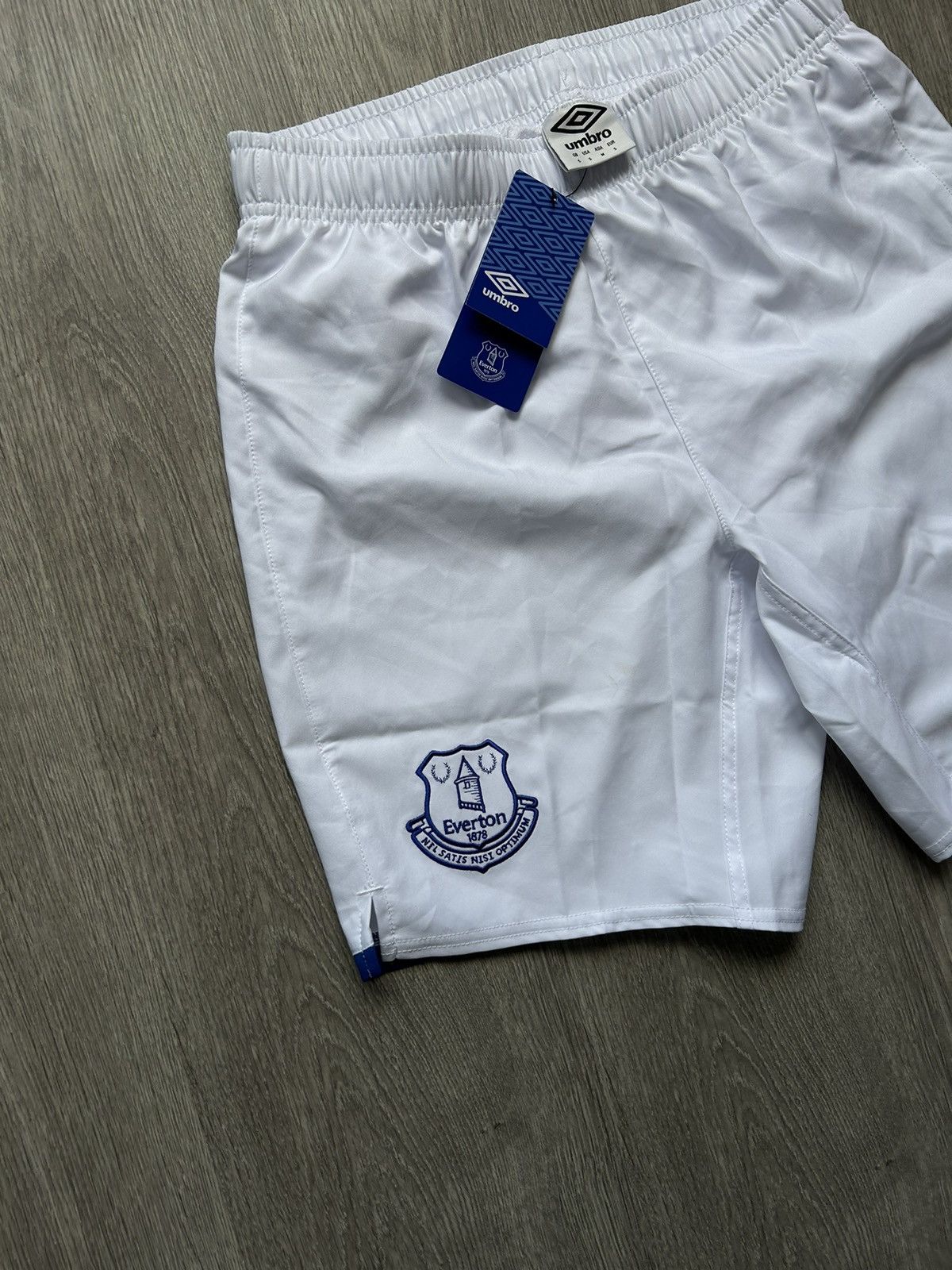 Umbro × Vintage Shorts Umbro x Everton 🔘 Soccer Shorts 🔘 Streetwear 🔘 Size US 30 / EU 46 - 2 Thumbnail