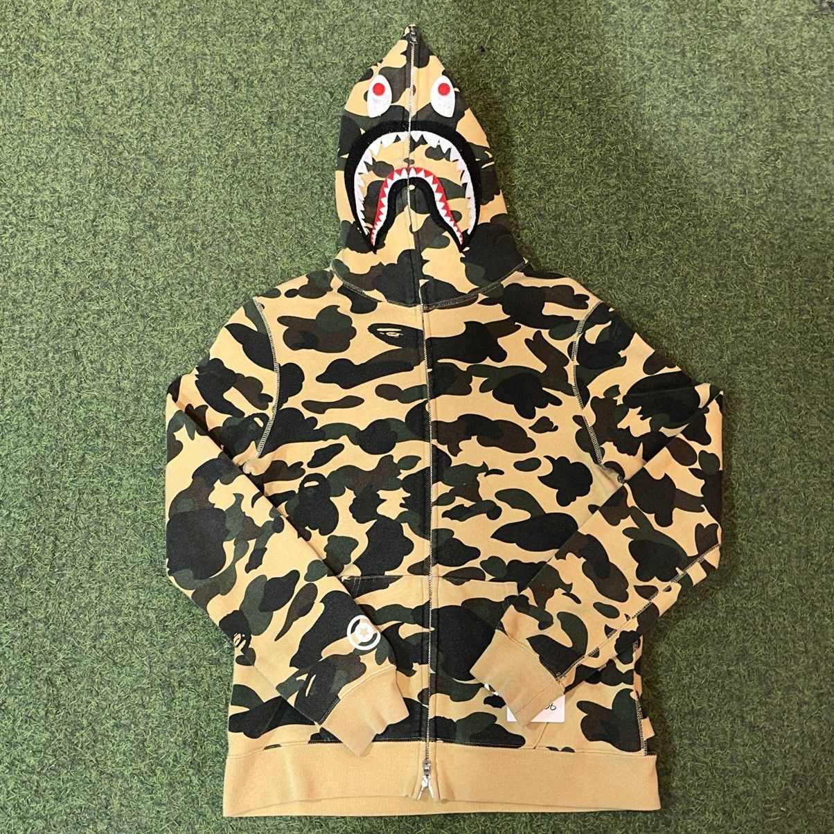 Bape 1st Camo Shark Full Zip Hoodie Size US S / EU 44-46 / 1 - 1 Thumbnail