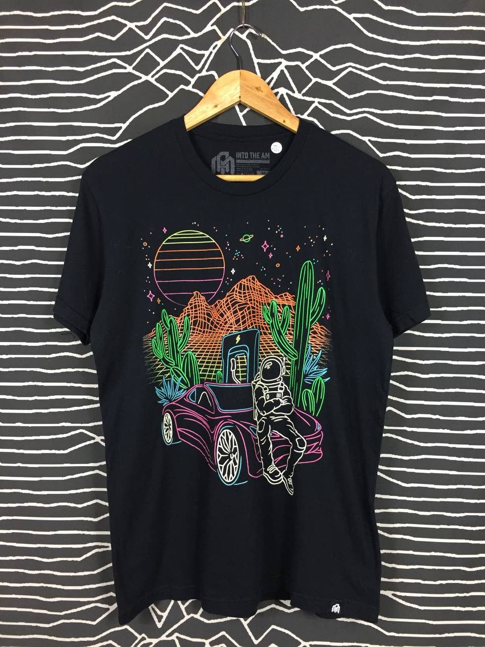 Vintage Into The Am The Electric Desert Glow In The Dark Graphic Tee Size US M / EU 48-50 / 2 - 2 Thumbnail