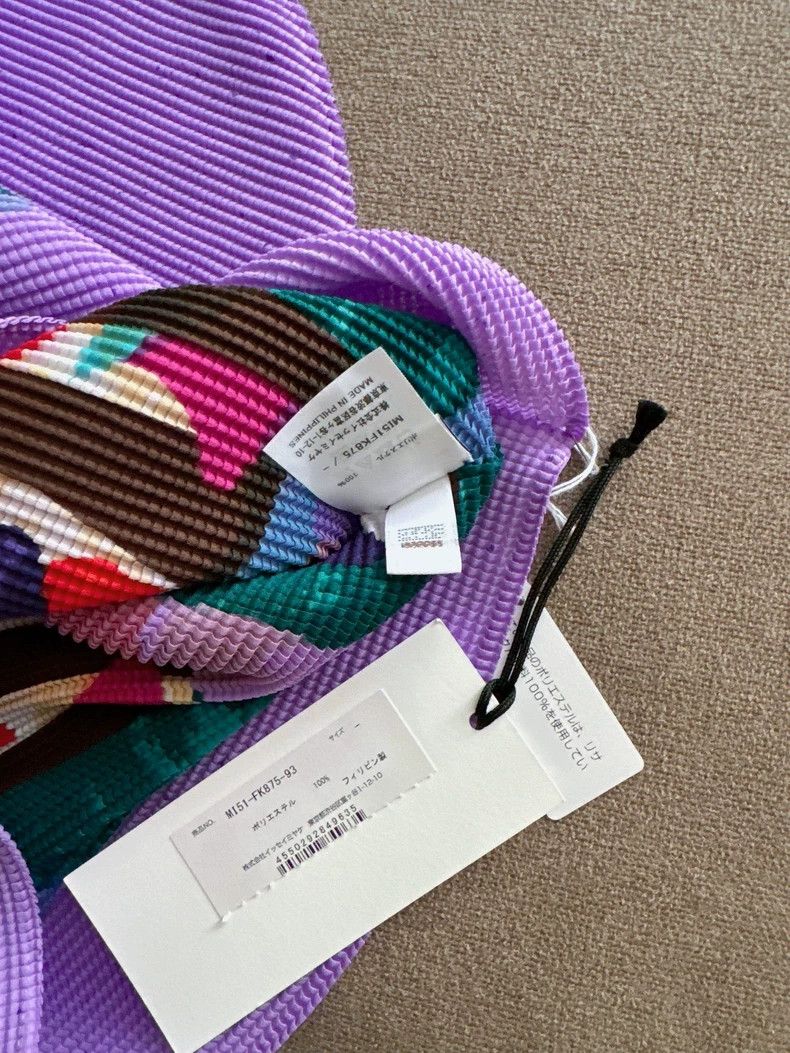 Issey Miyake Issey Miyake size:one size A purple base color with colorf Size XS / US 0-2 / IT 36-38 - 4 Thumbnail