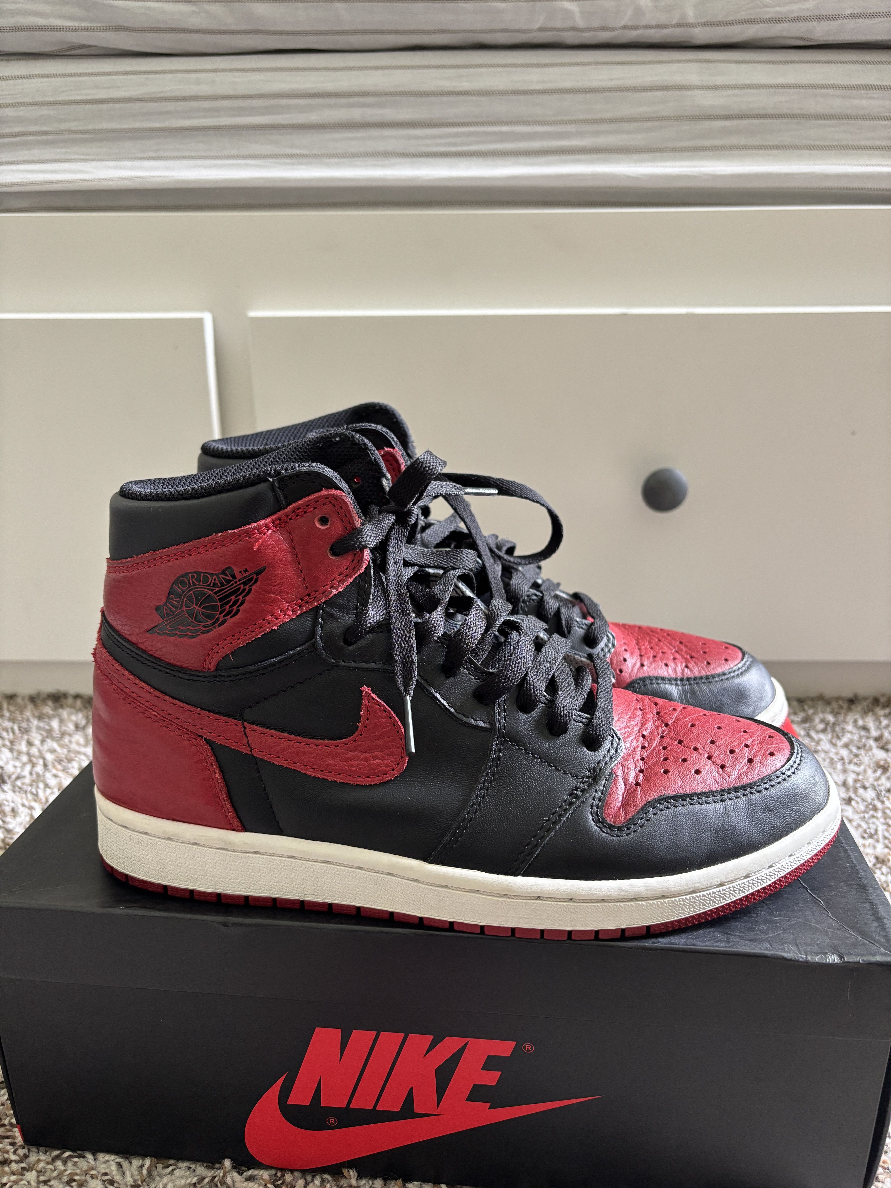 Nike Nike 2016 Air Jordan 1 Retro High OG 'Banned' 2016 Size 8 Size US 8 / EU 41 - 9 Thumbnail