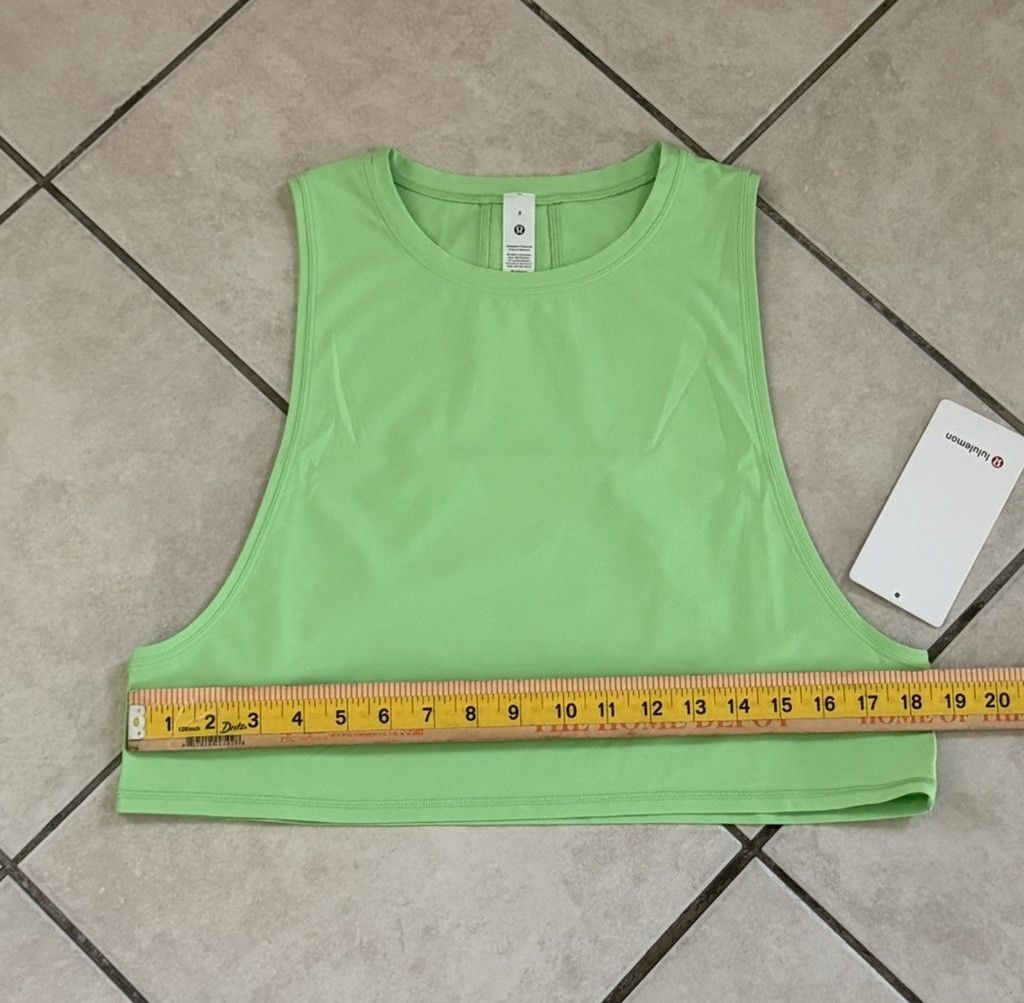 Lululemon LULULEMON MUSCLE LOVE CROP TANK TOUGH GREEN SCGL SIZE 8 NWT Size M / US 6-8 / IT 42-44 - 3 Thumbnail