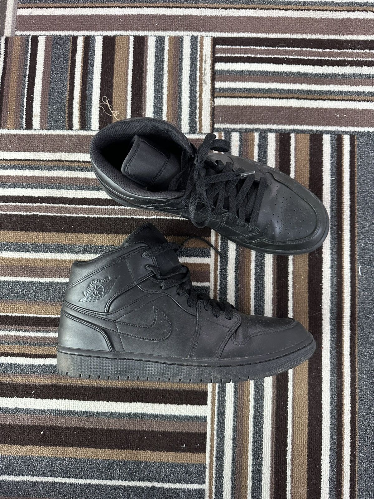 Jordan Brand Jordan 1 Mid All Black Size US 10 / EU 43 - 5 Thumbnail