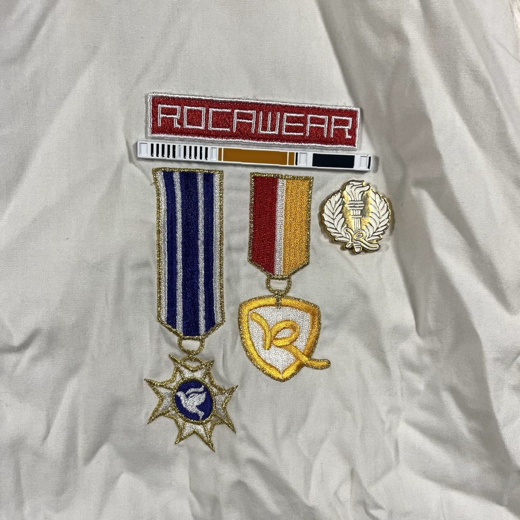 Rocawear VINTAGE Rocawear White Button-Up Shirt L Men Short Sleeve Hip Hop Badges Military Y2K Size US L / EU 52-54 / 3 - 3 Thumbnail