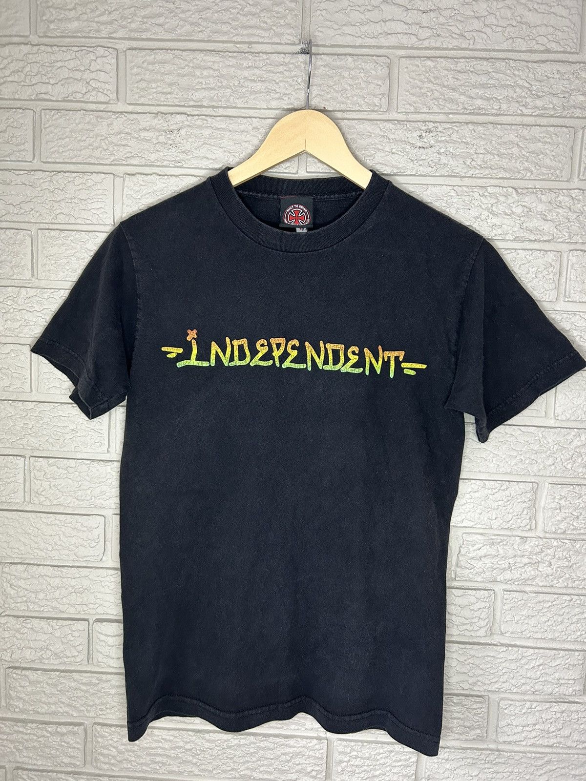 Independent Truck Co. × Vintage Vintage Independent Faded Black Skate T Shirt Size US S / EU 44-46 / 1 - 1 Thumbnail