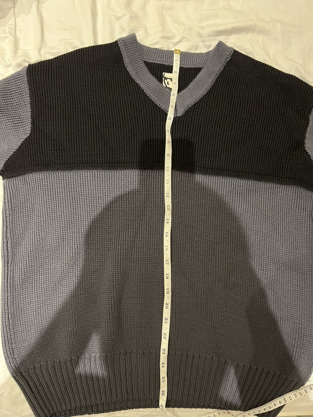 GR10K GR10K two-tone design V-neck jumper Wool Medium Black Grey Size US M / EU 48-50 / 2 - 15 Thumbnail