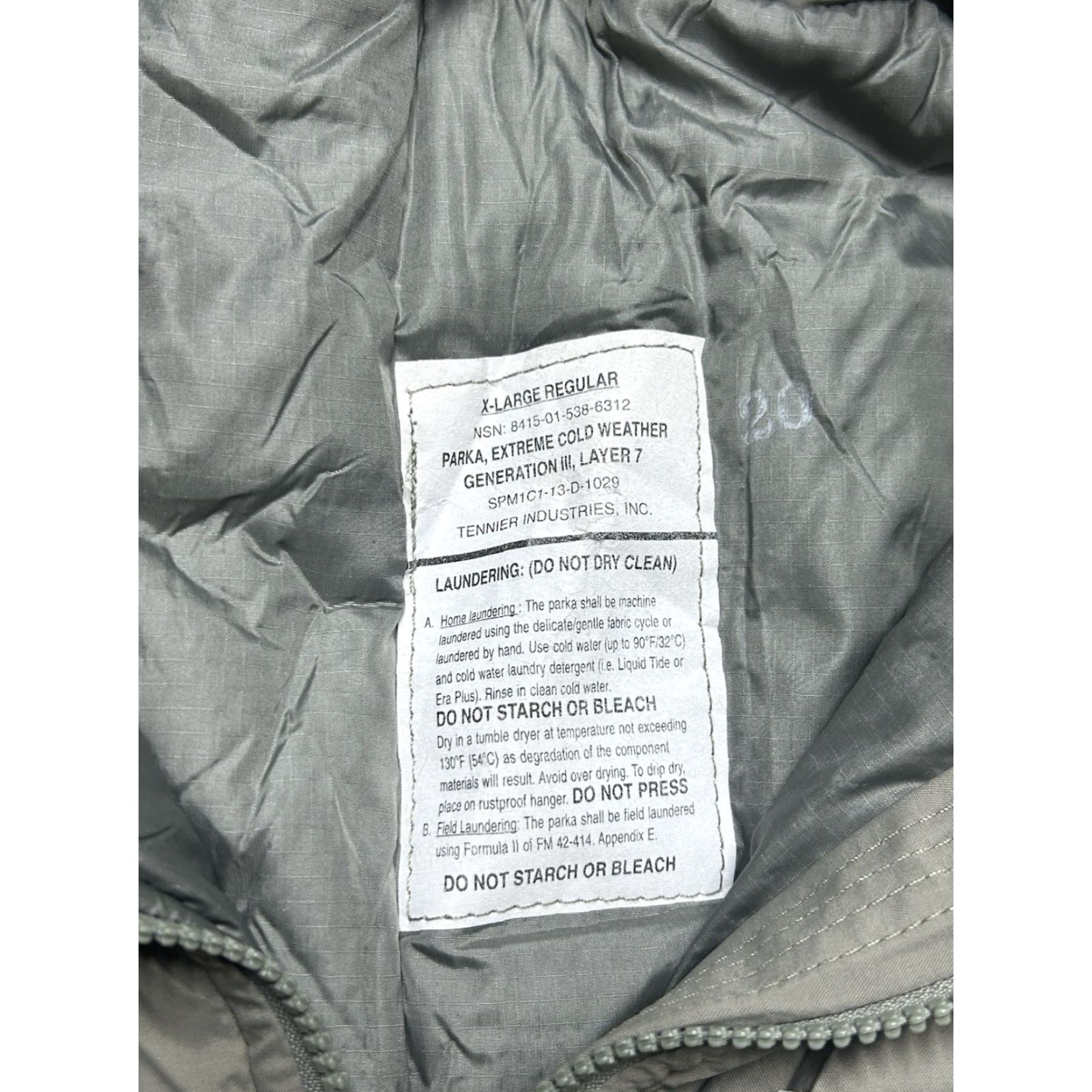 Layer 8 US Military Extreme Cold Weather Parka Gray Gen III ECWGS Layer 7 Men’s XL Jacket Parka Gray ECWGS Layer 7 Men’s XL Size US XL / EU 56 / 4 - 4 Thumbnail