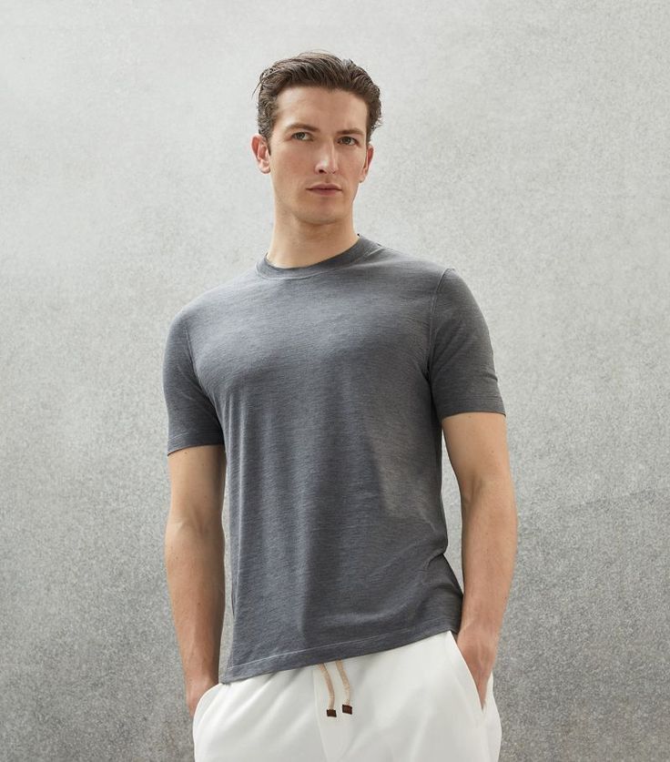 o1la1rc1a0325 T-Shirt in Grey