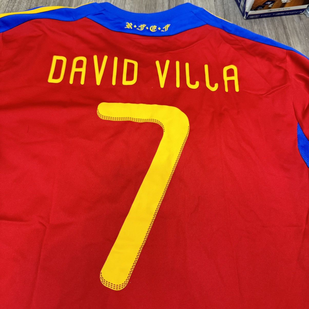 Adidas Spain 10/11 home shirt #7 David Villa Size US XL / EU 56 / 4 - 4 Thumbnail