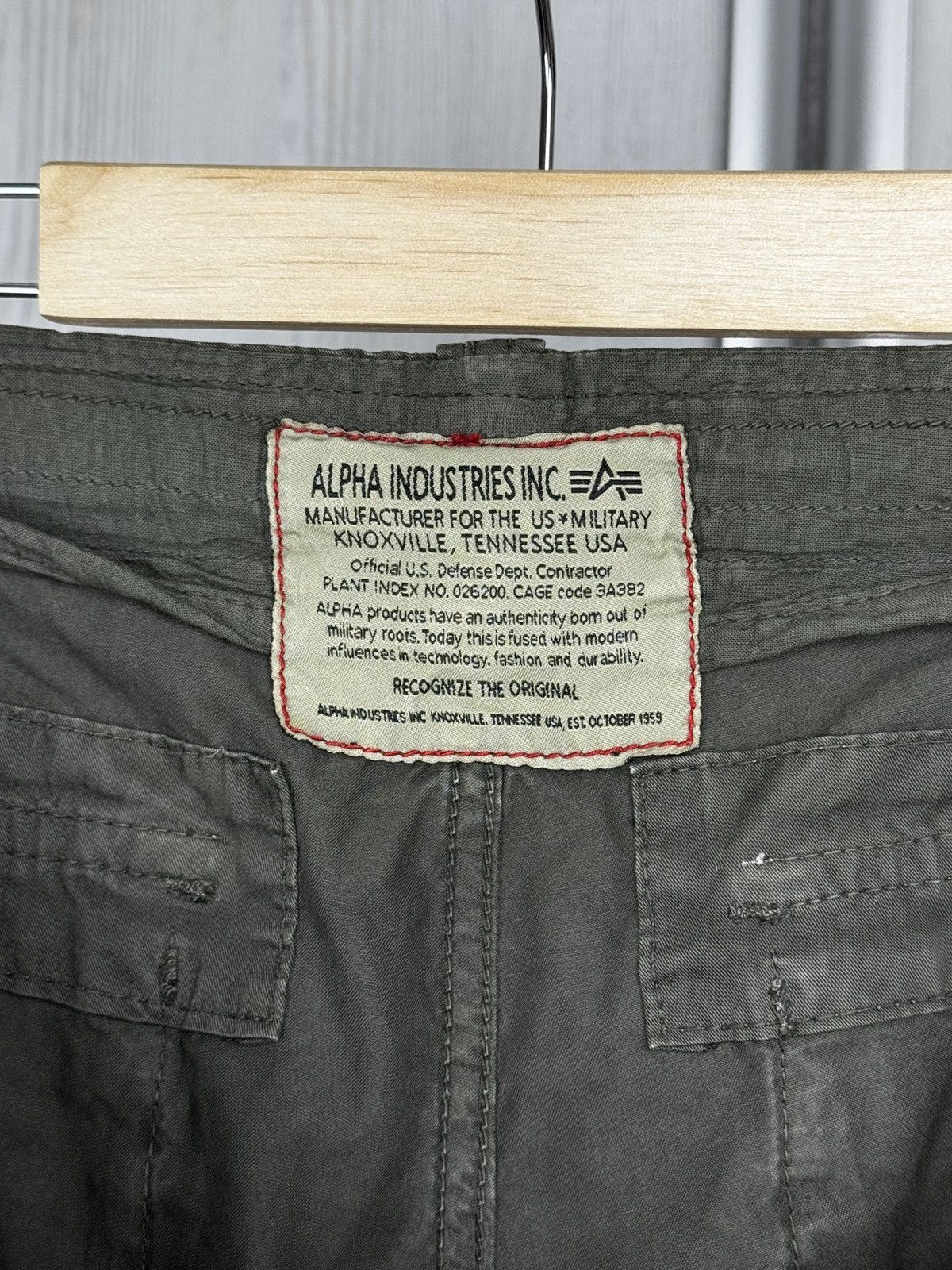 Alpha Industries Alpha Industries Khaki Green Cargo shorts size 33 Size US 33 - 11 Thumbnail