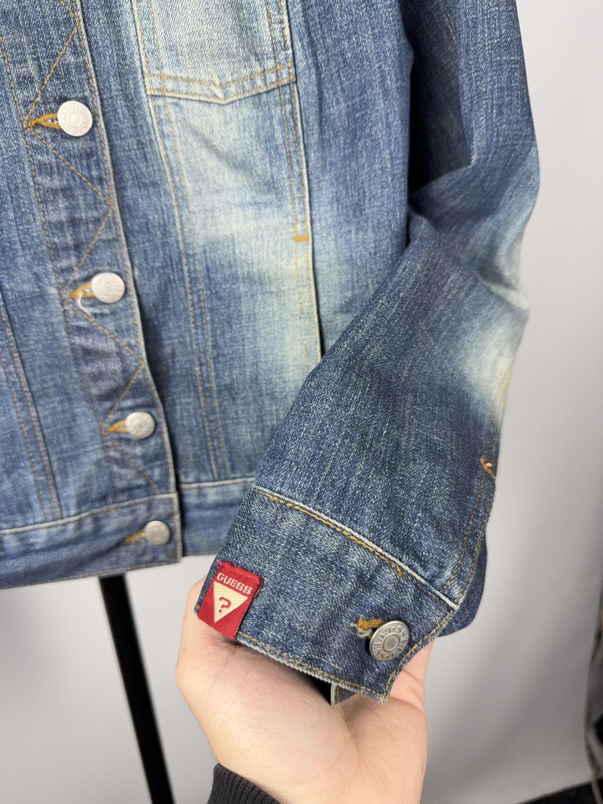 Guess 00s Sexy Vintage Guess Jeans Vintage XS Denim Trucker Jacket Size XS / US 0-2 / IT 36-38 - 6 Thumbnail