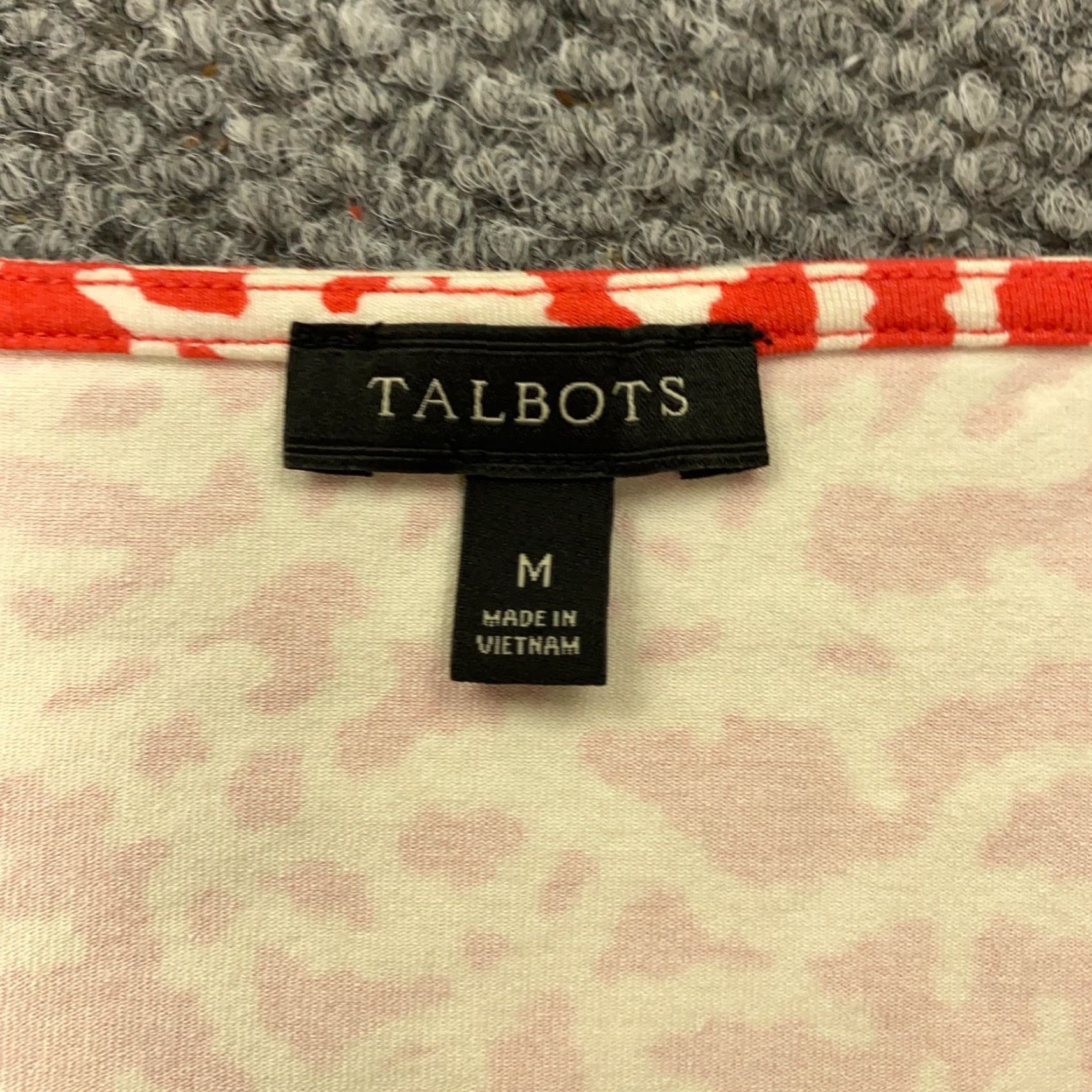 Talbots Talbots Shirt Blouse Womens Medium Red Short Sleeve V-Neck Stretch Pullover Regular Size M / US 6-8 / IT 42-44 - 5 Thumbnail