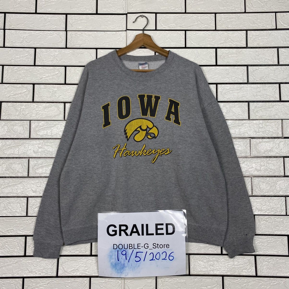 Japanese Brand 📌Vintage lowa Hawkeyes Big Logo Sweatshirt Ncaa Size US XL / EU 56 / 4 - 1 Thumbnail