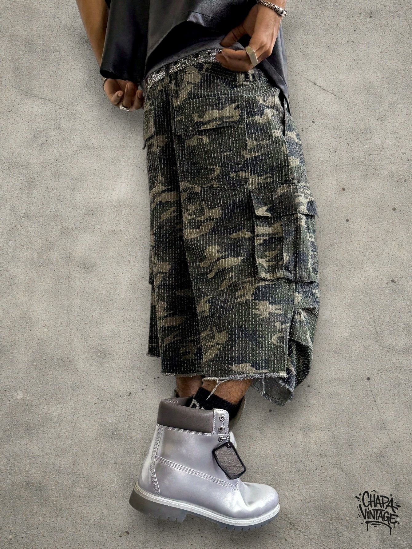 Japanese Brand Cargo camo jorts Size US 32 / EU 48 - 4 Thumbnail