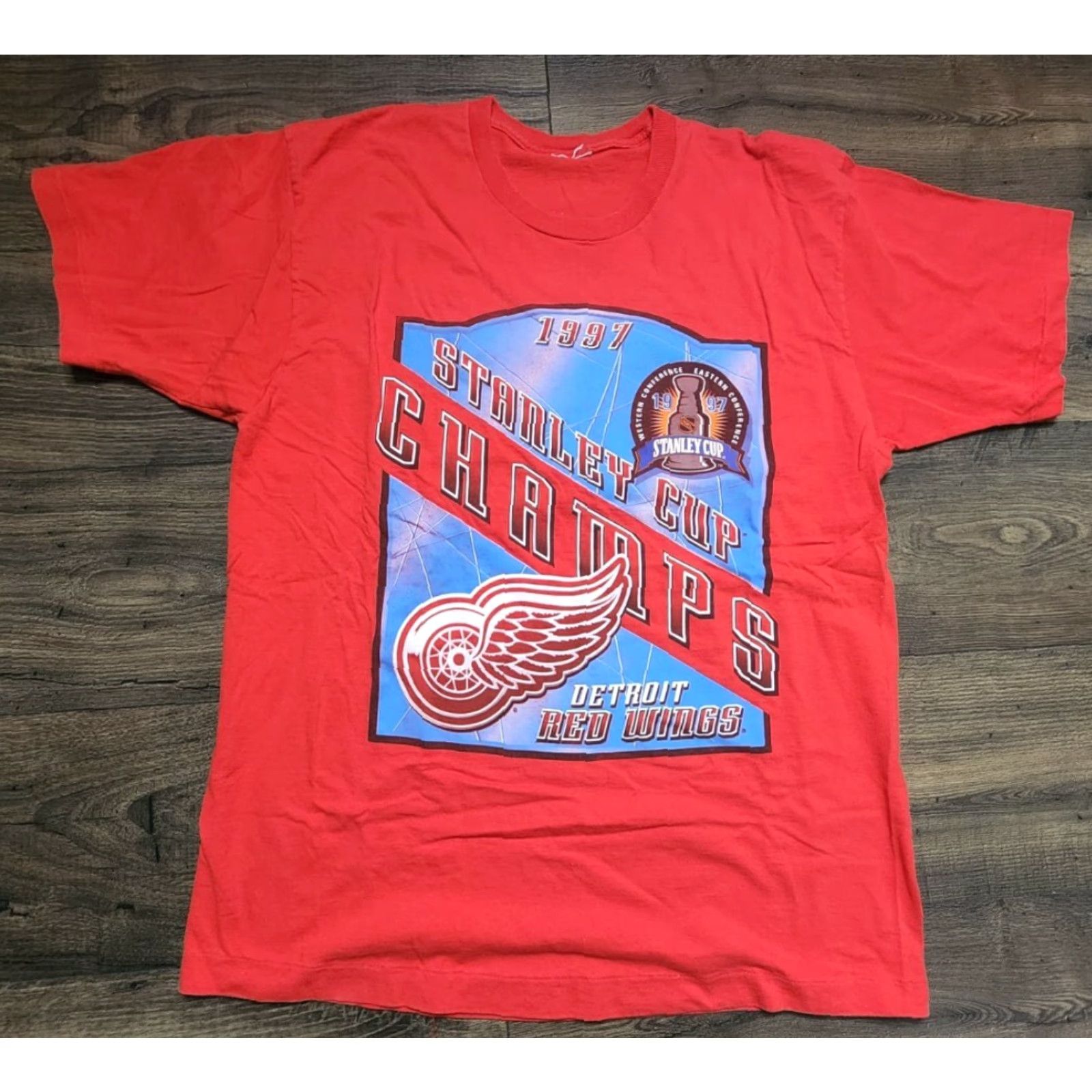 Pro Player vtg Pro Player Mens XL T-Shirt 1997 Deroit Red Wings Stanley Cup Champions Single Stitch Crew Neck Short Sleeve Red 90s Sports Mens Size US XL / EU 56 / 4 - 2 Thumbnail