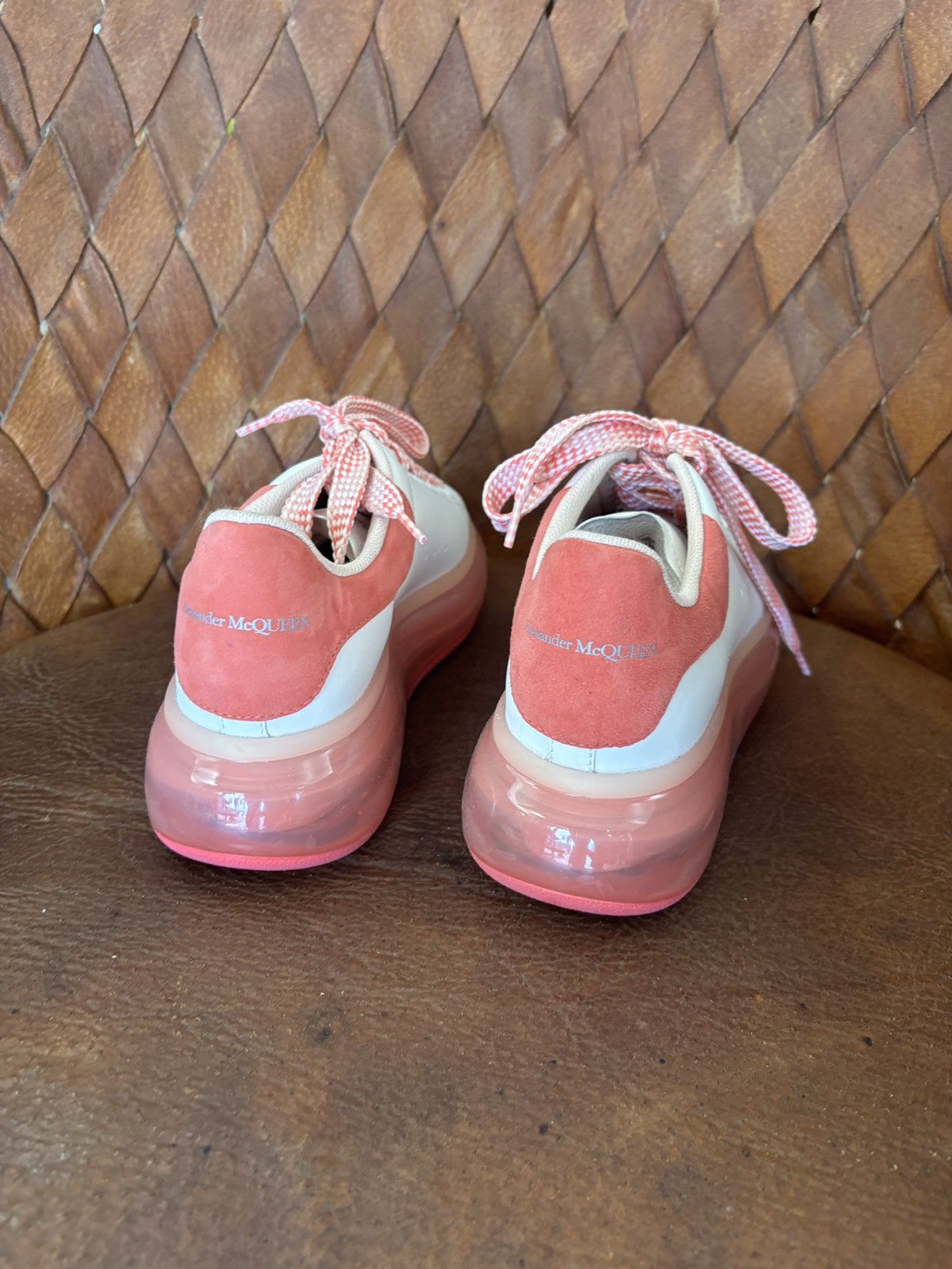 Alexander McQueen Alexander McQueen sneaker pink and white Size US 6 / IT 36 - 6 Thumbnail