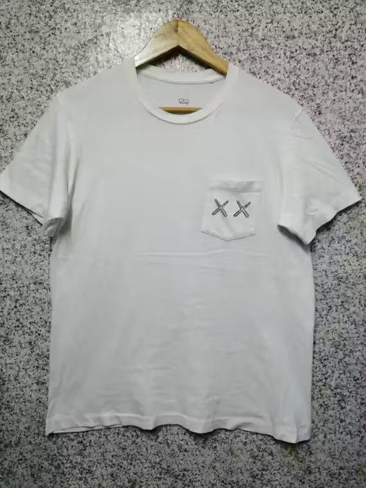 Japanese Brand × Kaws × Vintage VINTAGE KAWS VERY RARE Size US M / EU 48-50 / 2 - 2 Thumbnail