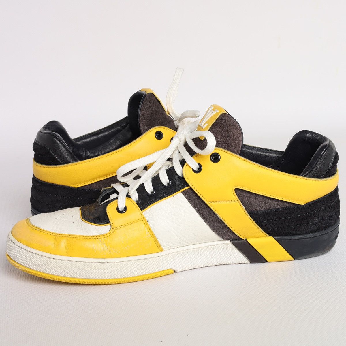 Louis Vuitton Louis Vuitton LV Trainers Yellow Black Ace Sneakers Leather Size US 9 / EU 42 - 16 Thumbnail