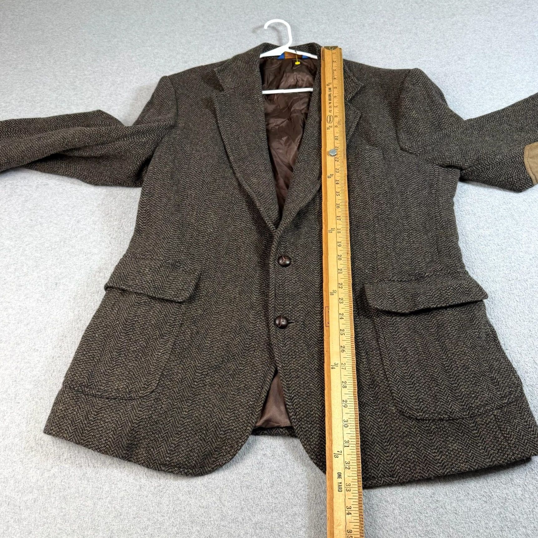 Pendleton Pendleton Mens Wool Herringbone Sport Coat Brown 46L Elbow Patch Two-Button Notch Lapel Vintage? No (Big & Tall) 2 Piece Costume? Size US S / EU 44-46 / 1 - 7 Thumbnail