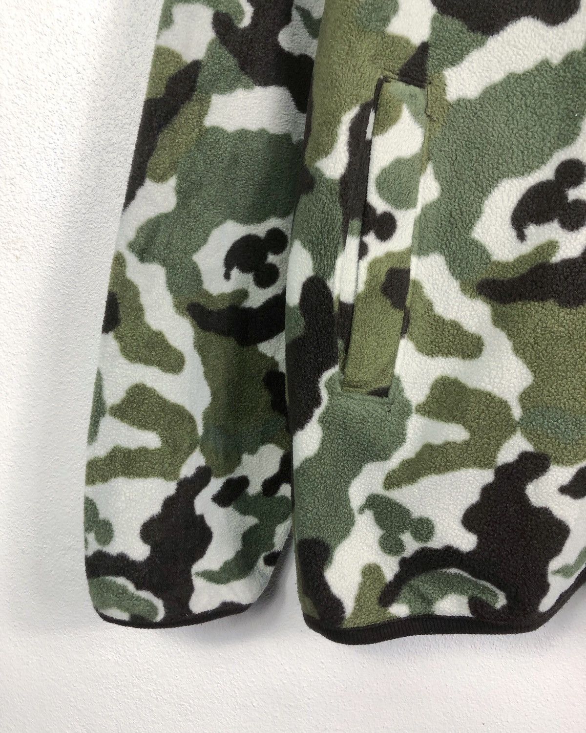 Mickey Mouse × Vintage Rare Vintage Disney Mickey Mouse Camo Hoodie Size US L / EU 52-54 / 3 - 4 Thumbnail