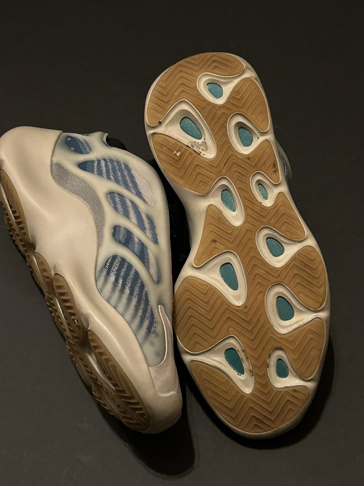 Adidas Adidas YEEZY 700V3 Size US 10 / EU 43 - 3 Thumbnail