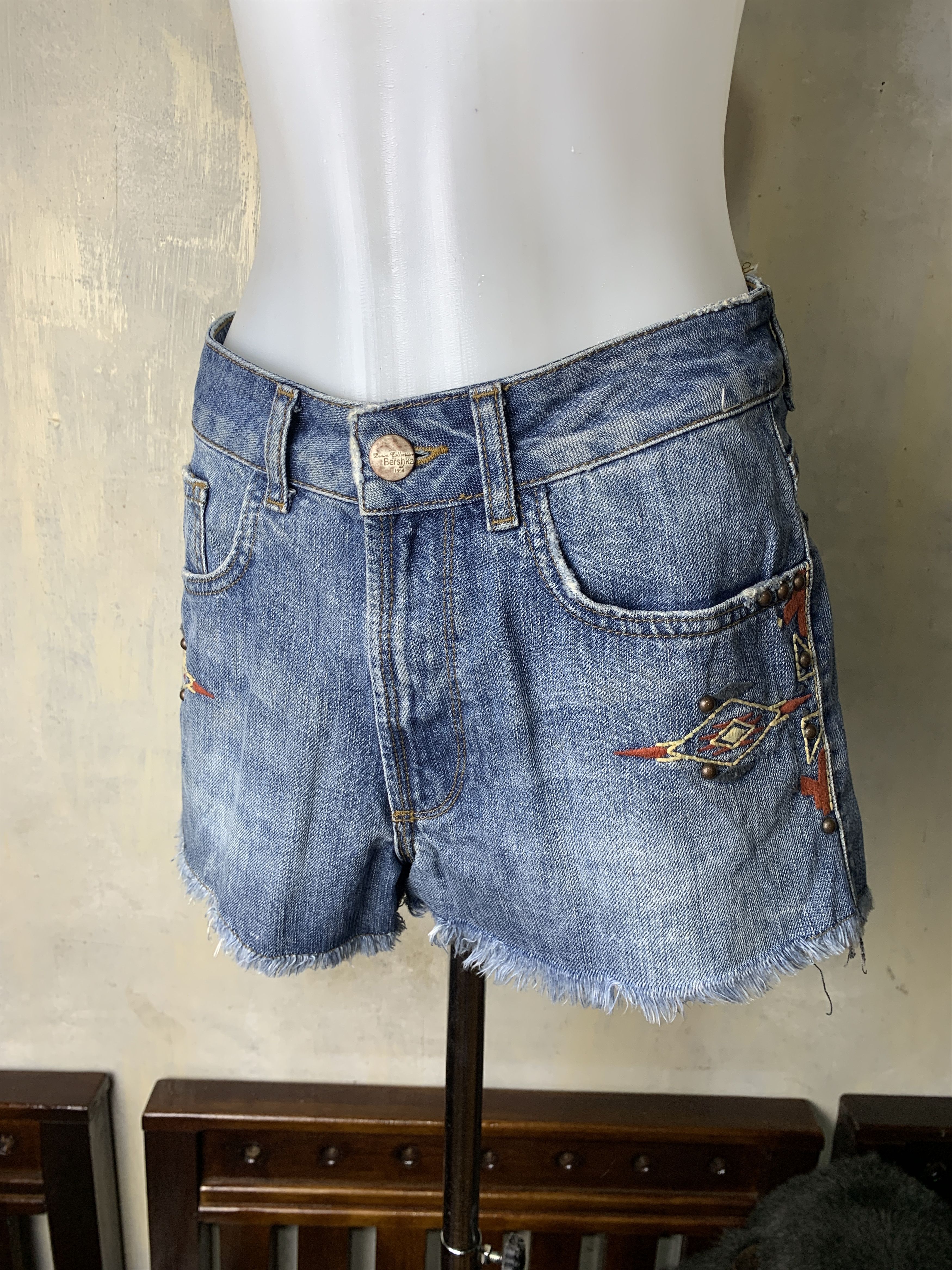 Bershka Bershka Blue Chimayo Embroidered Shorts (27) Size 27" / US 4 / IT 40 - 2 Thumbnail