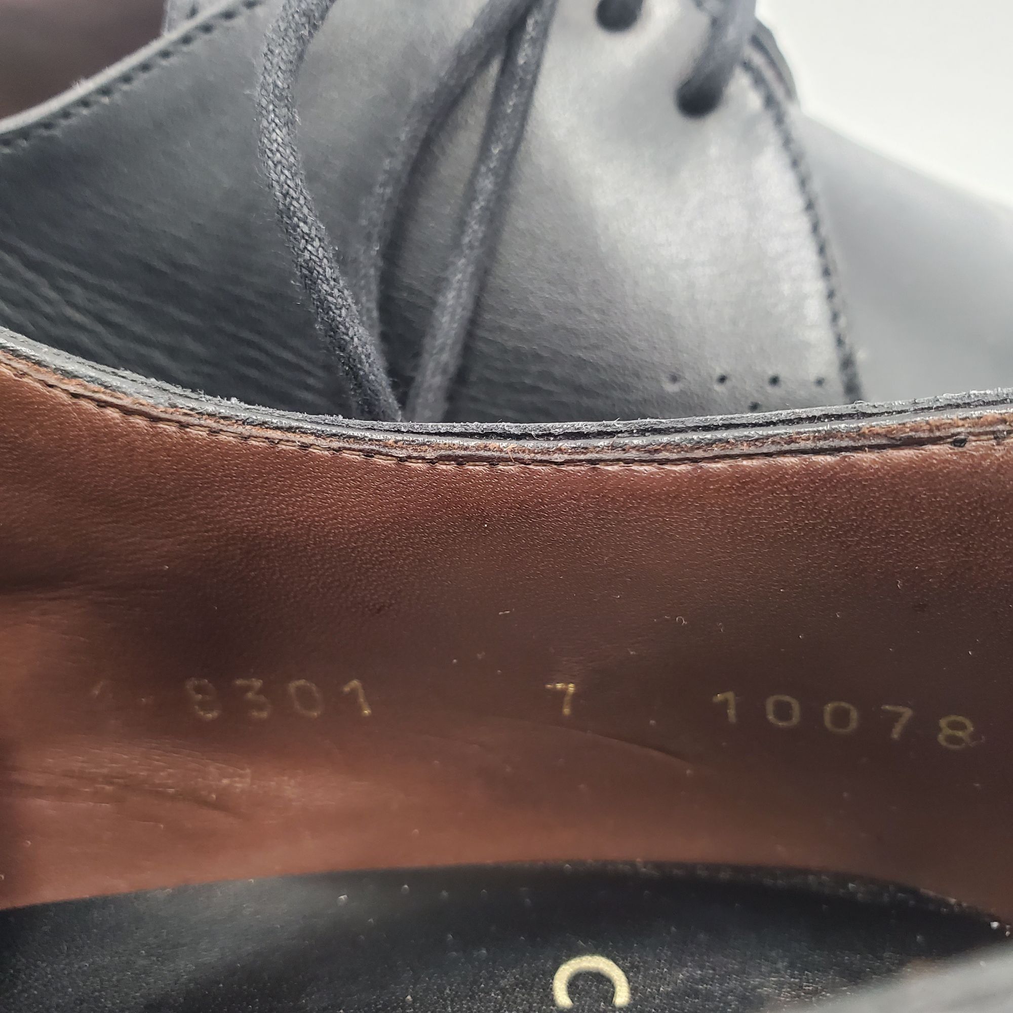 Carmina Shoemaker Luxury Mens 8 Black Calf All-Leather Dress