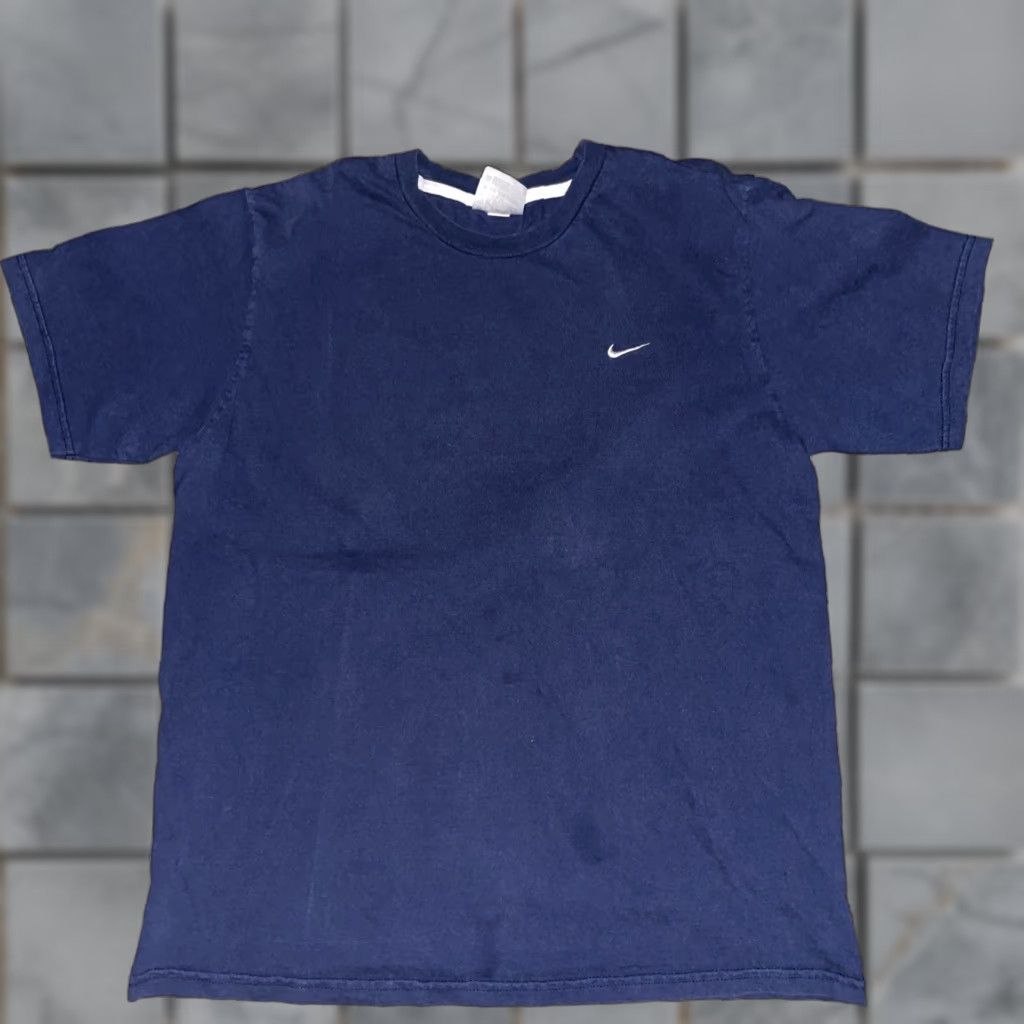 Nike VINTAGE Nike T-Shirt Embroidered Silver Check Navy L Men Size US L / EU 52-54 / 3 - 1 Thumbnail