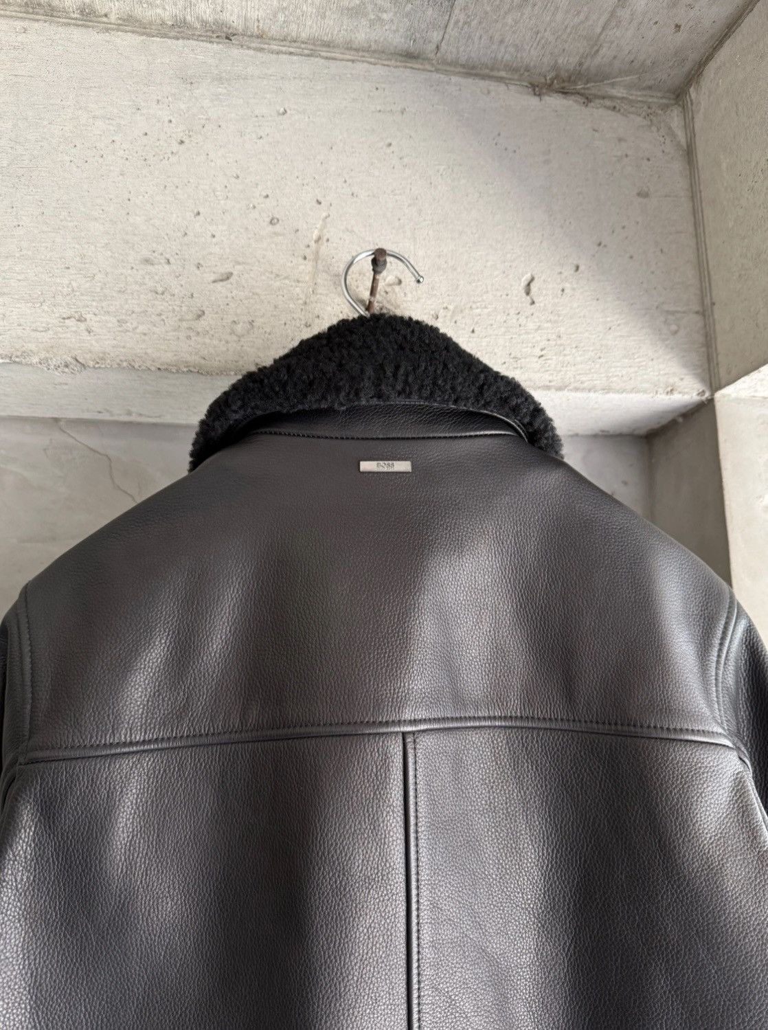 Hugo Boss HUGO BOSS Black Cow Leather Shearling Collar Jacket Size US S / EU 44-46 / 1 - 10 Thumbnail