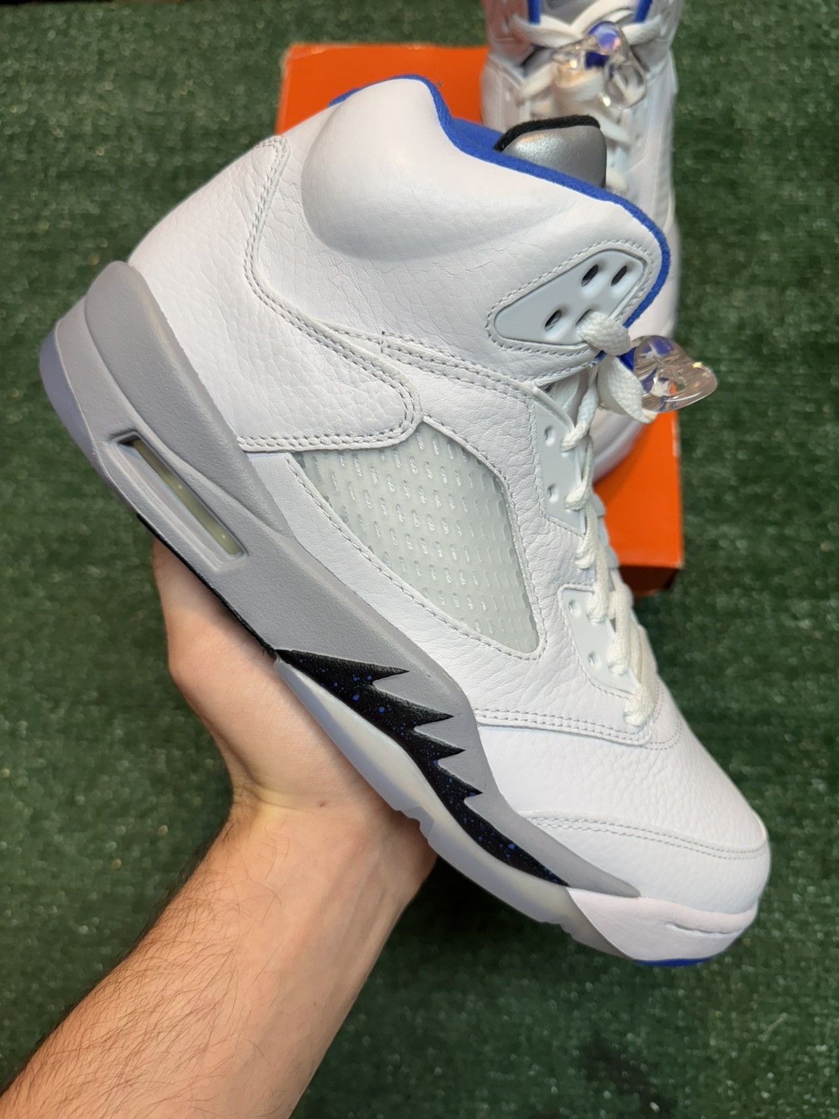 Jordan Brand Jordan Retro 5 White Stealth Size 10 Size US 10 / EU 43 - 1 Thumbnail