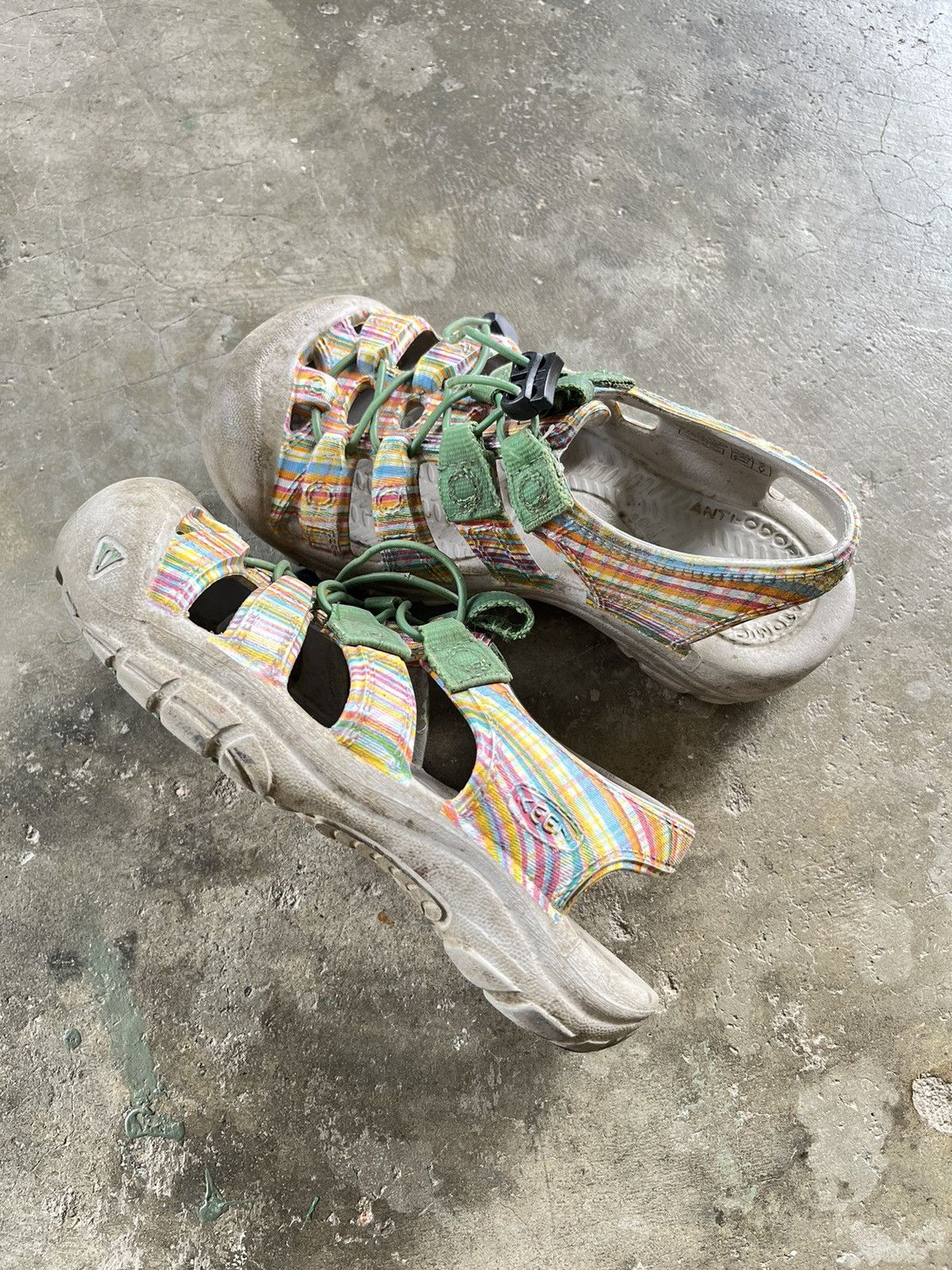KEEN × Sports Specialties ⚡️STEALS⚡️Keen Rubber Sandal Rainbow Colour For Kid Size US 5 / EU 37 - 2 Thumbnail