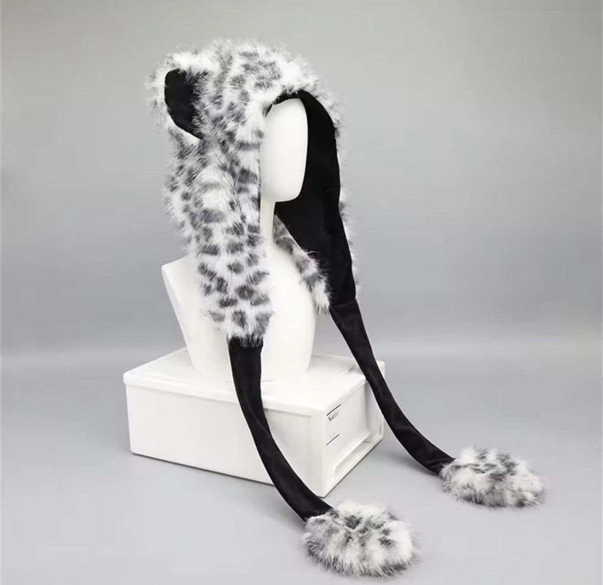 Japanese Brand Animal Snow Leopard Hooded Winter Faux Fur Hat Size ONE SIZE - 1 Thumbnail