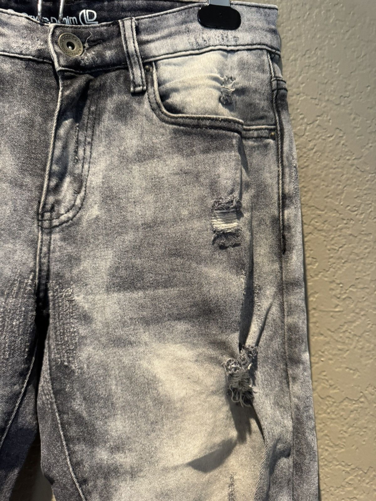 Crysp Denim Grey Distressed Zipper Skinny Crysp Denim Skinny Jeans Size US 30 / EU 46 - 7 Thumbnail